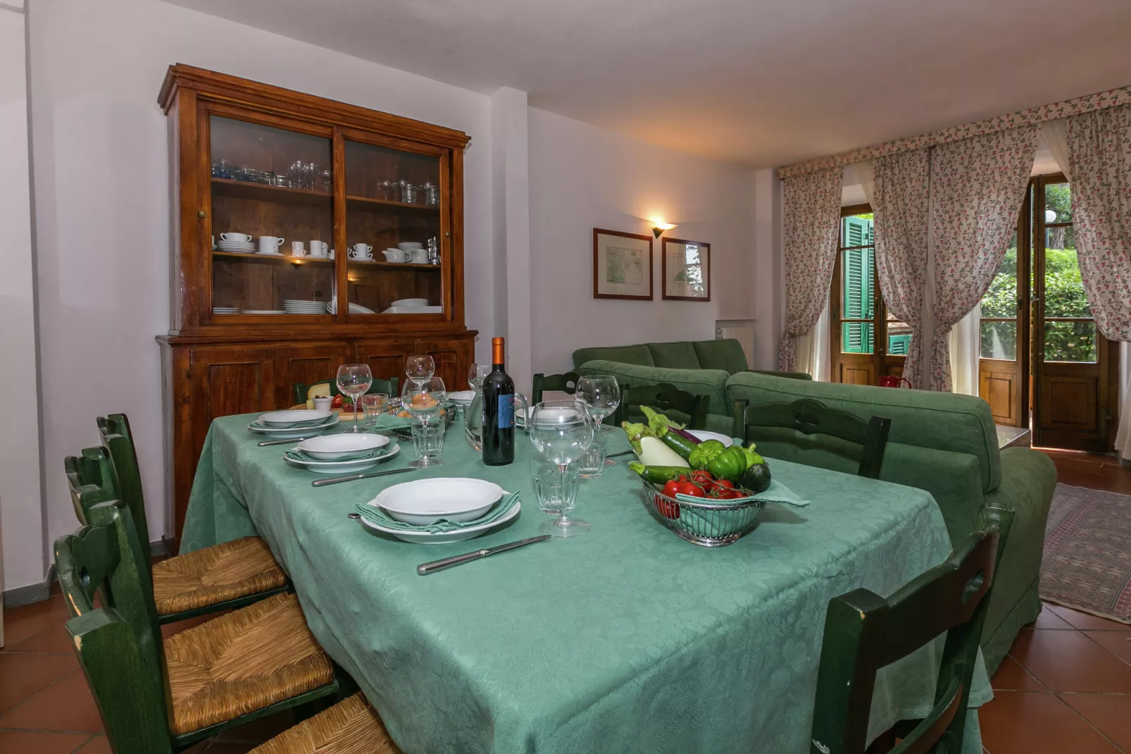 Tinaia-Dining room