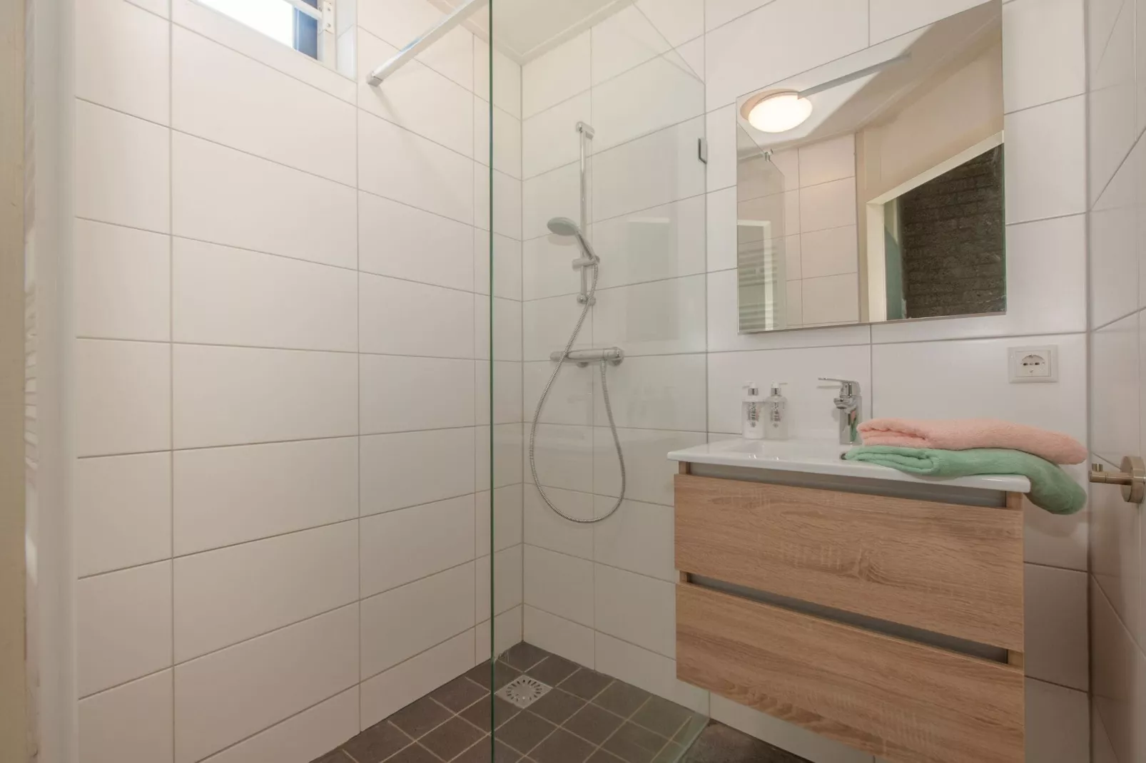 Vakantiepark Weerterbergen 8-Bathroom