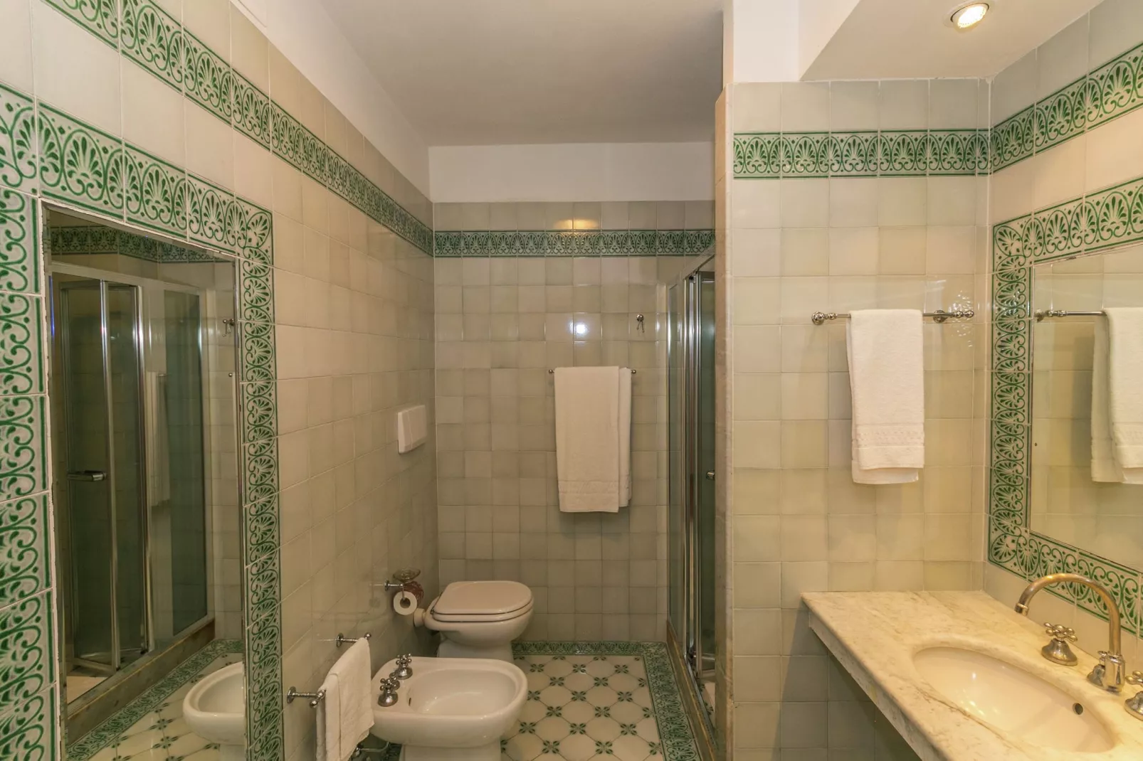 Tinaia-Bathroom