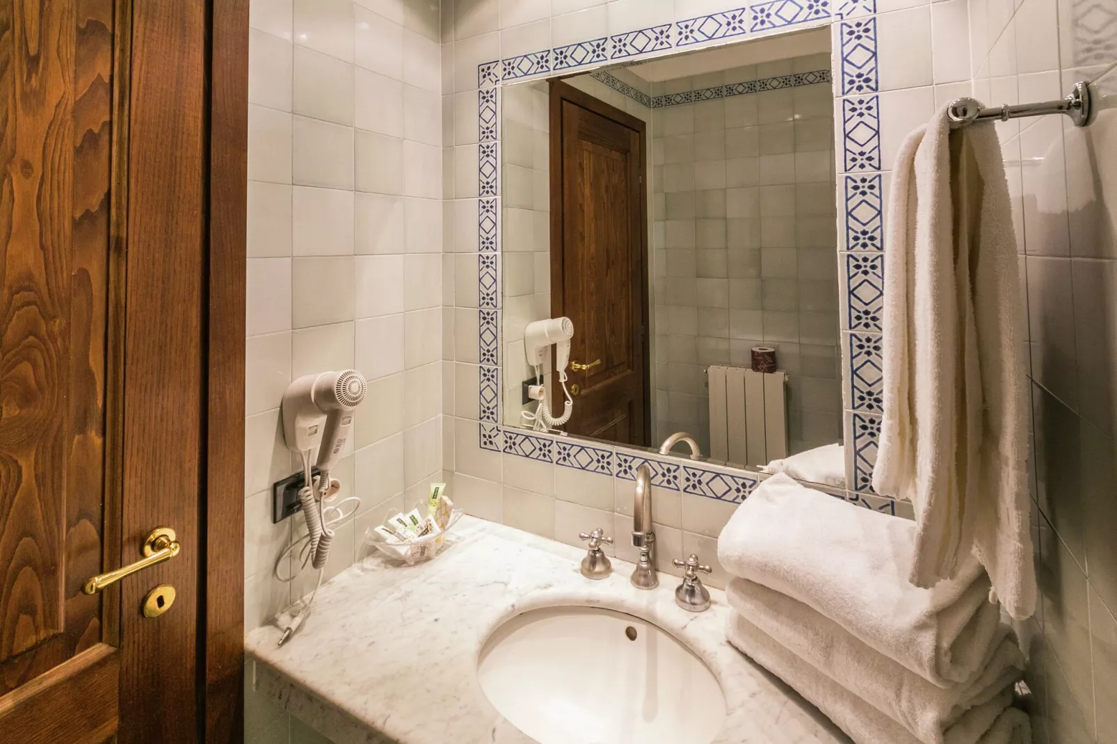 Tinaia-Bathroom