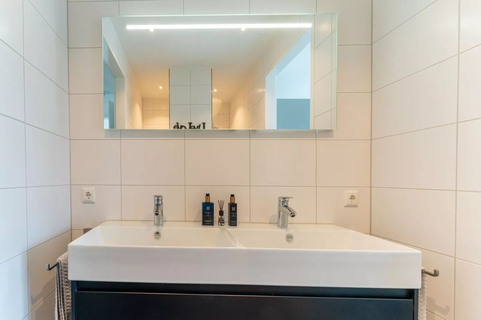 Villa Dolfijntje 585-Bathroom