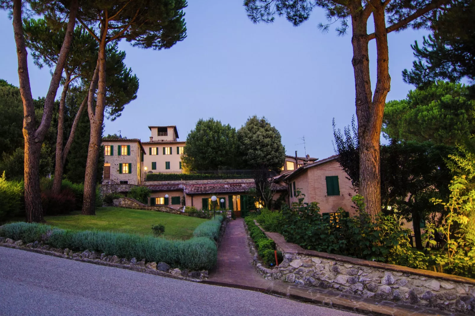 Frantoio-Exterior summer