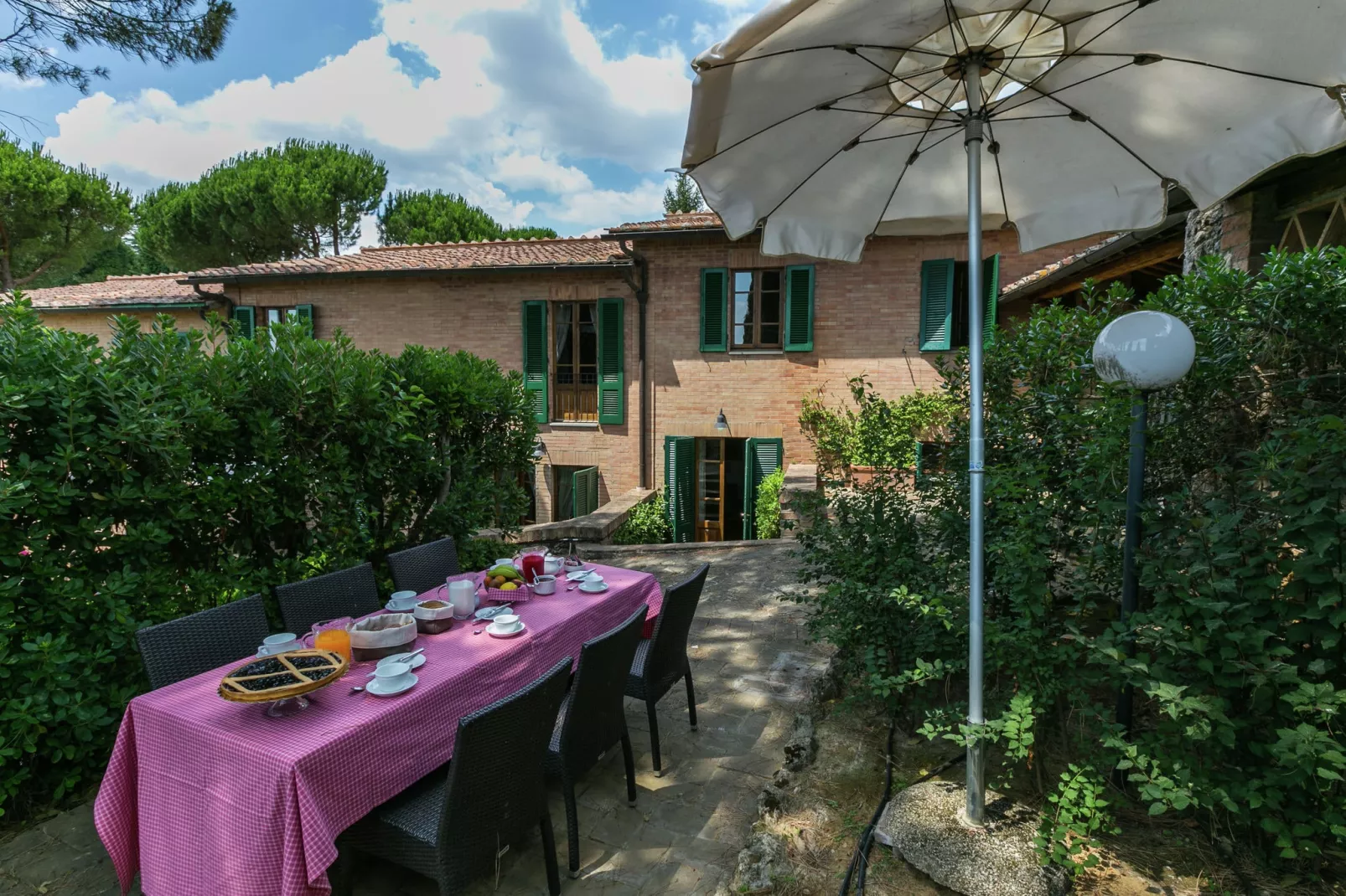 Frantoio-Exterior summer