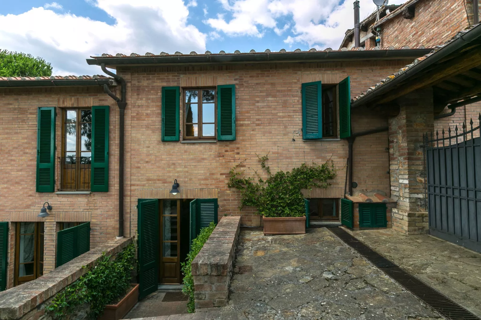 Frantoio-Exterior summer