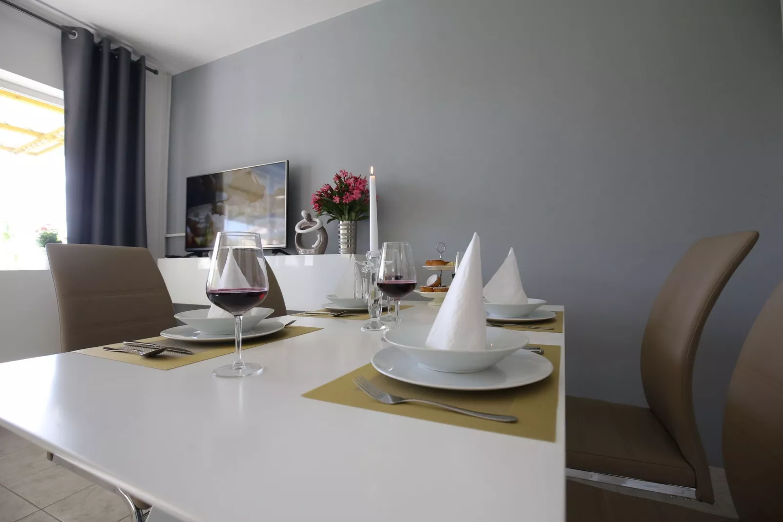 Mediterano 3-Dining room