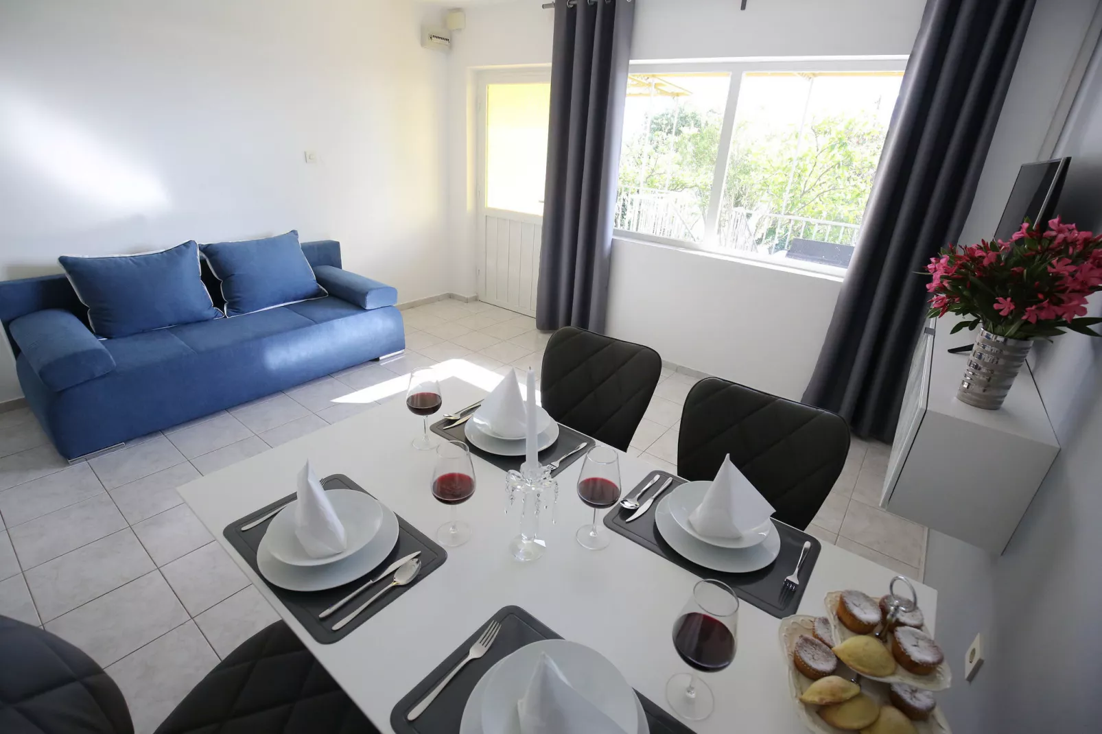 Mediterano 4-Dining room