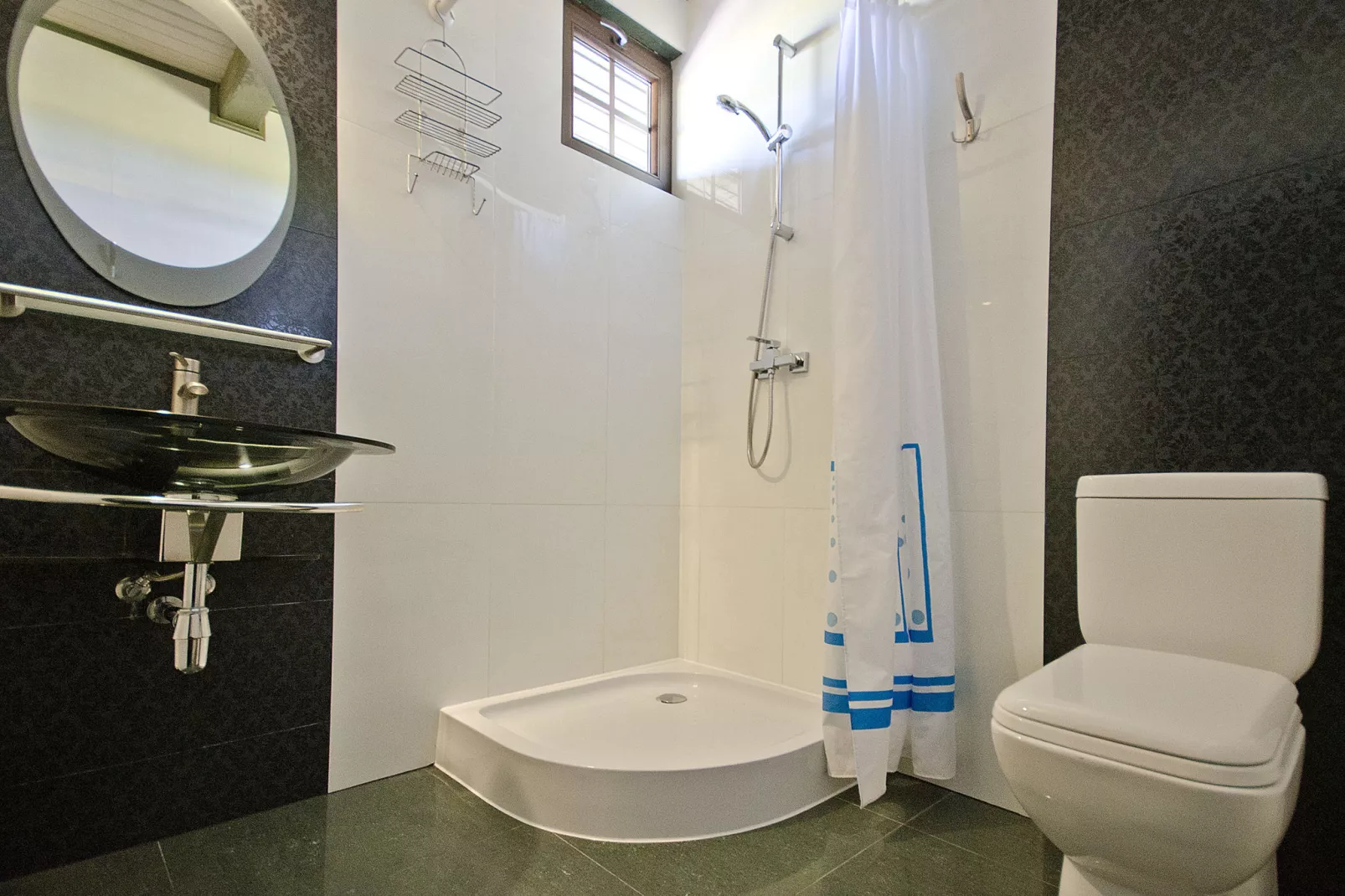 Studio-Bathroom