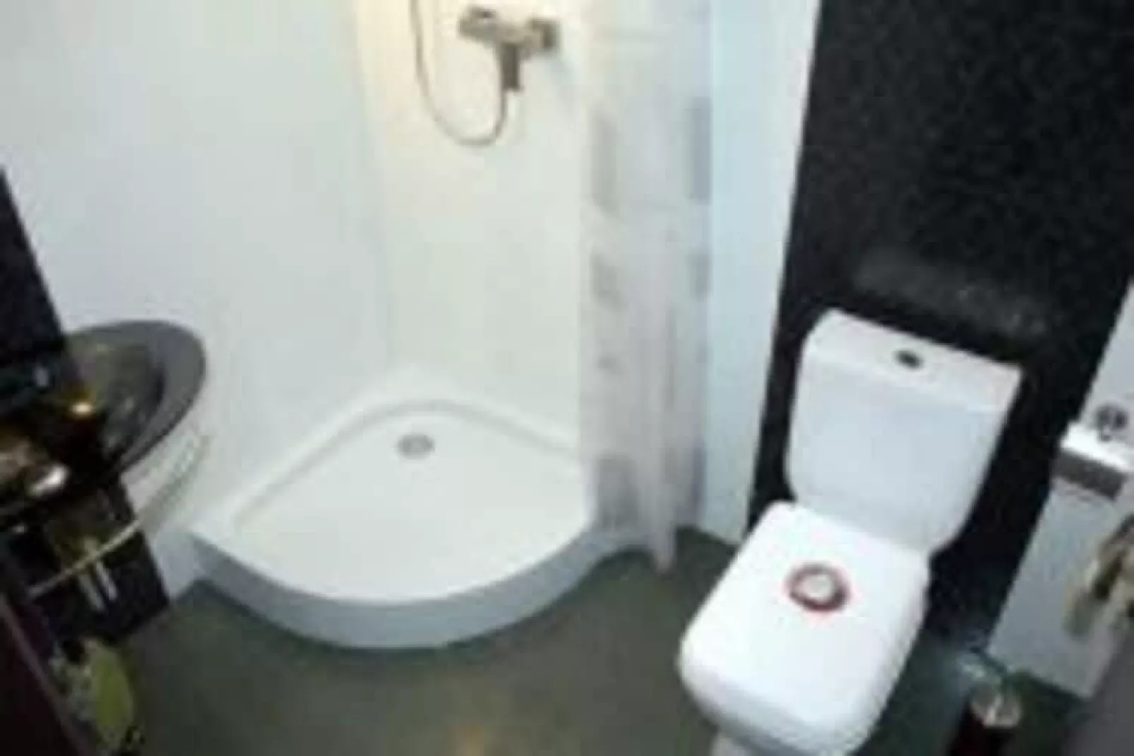Studio-Bathroom