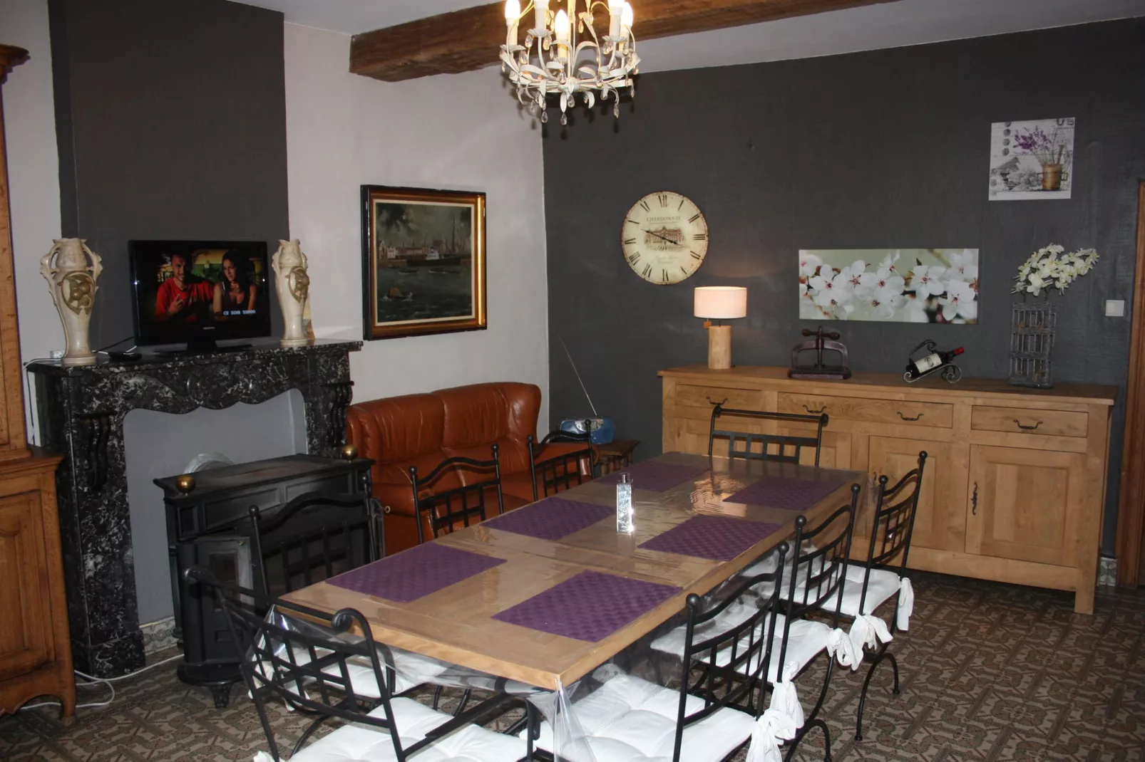 Maison Gimnée-Dining room
