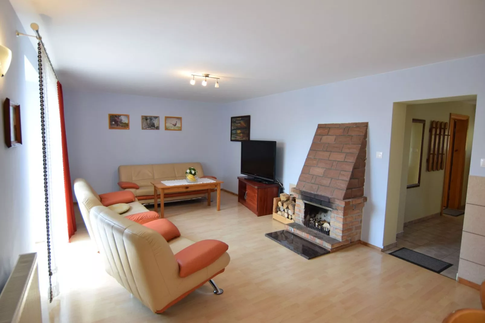 Dom nad jeziorem Mausz Parchowo-Living room