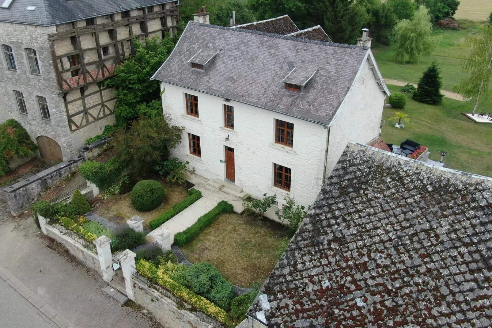 Maison Gimnée-Exterior summer