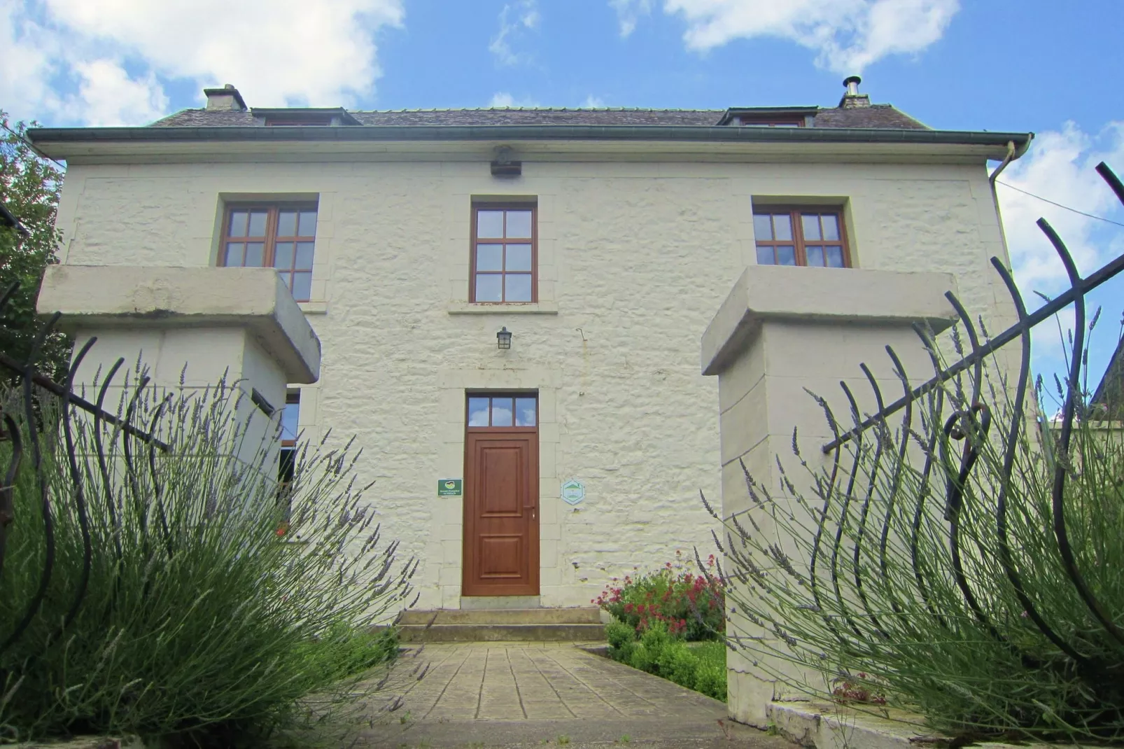 Maison Gimnée-Exterior summer
