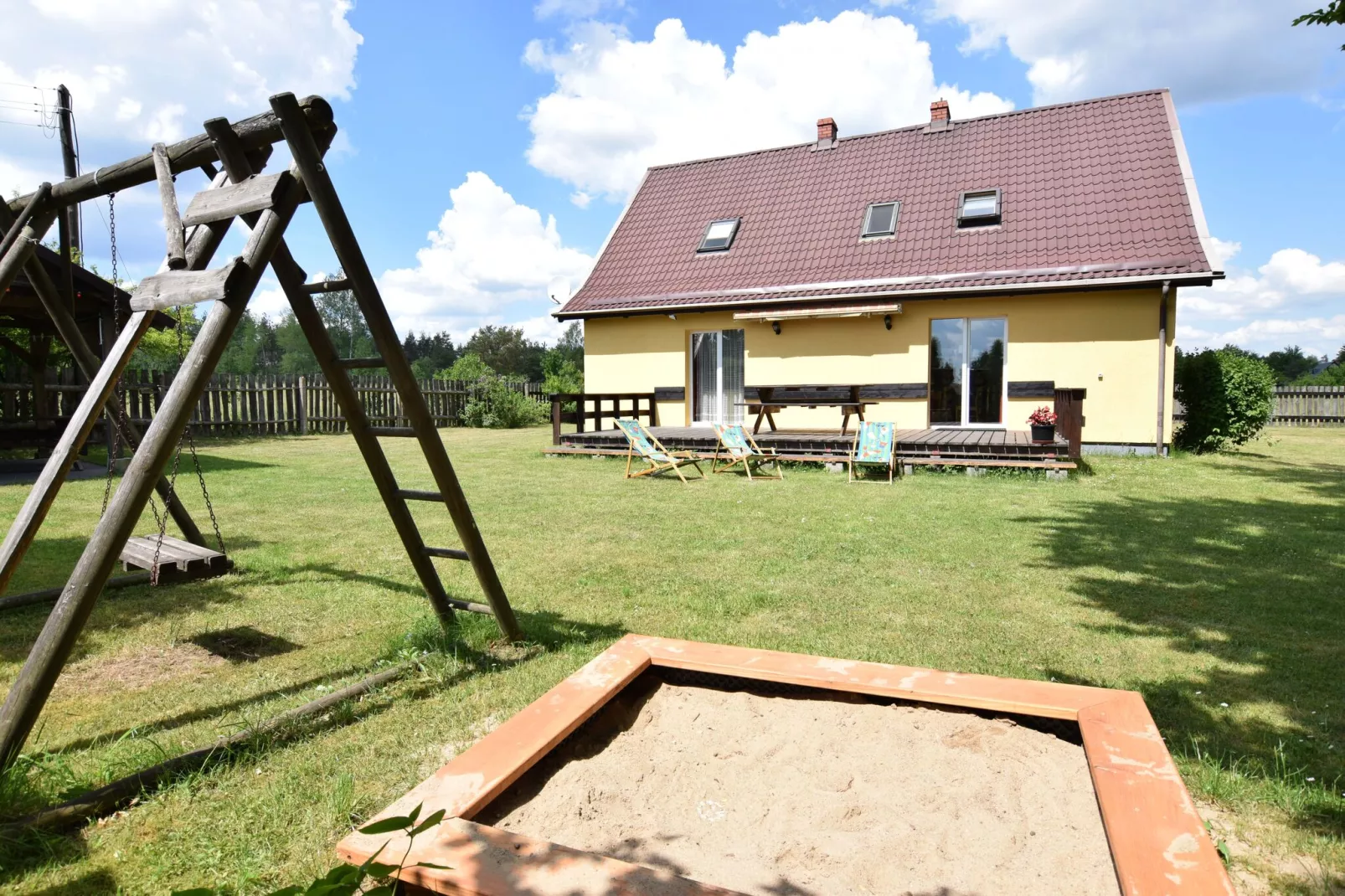 Dom nad jeziorem Mausz Parchowo-Gardens summer