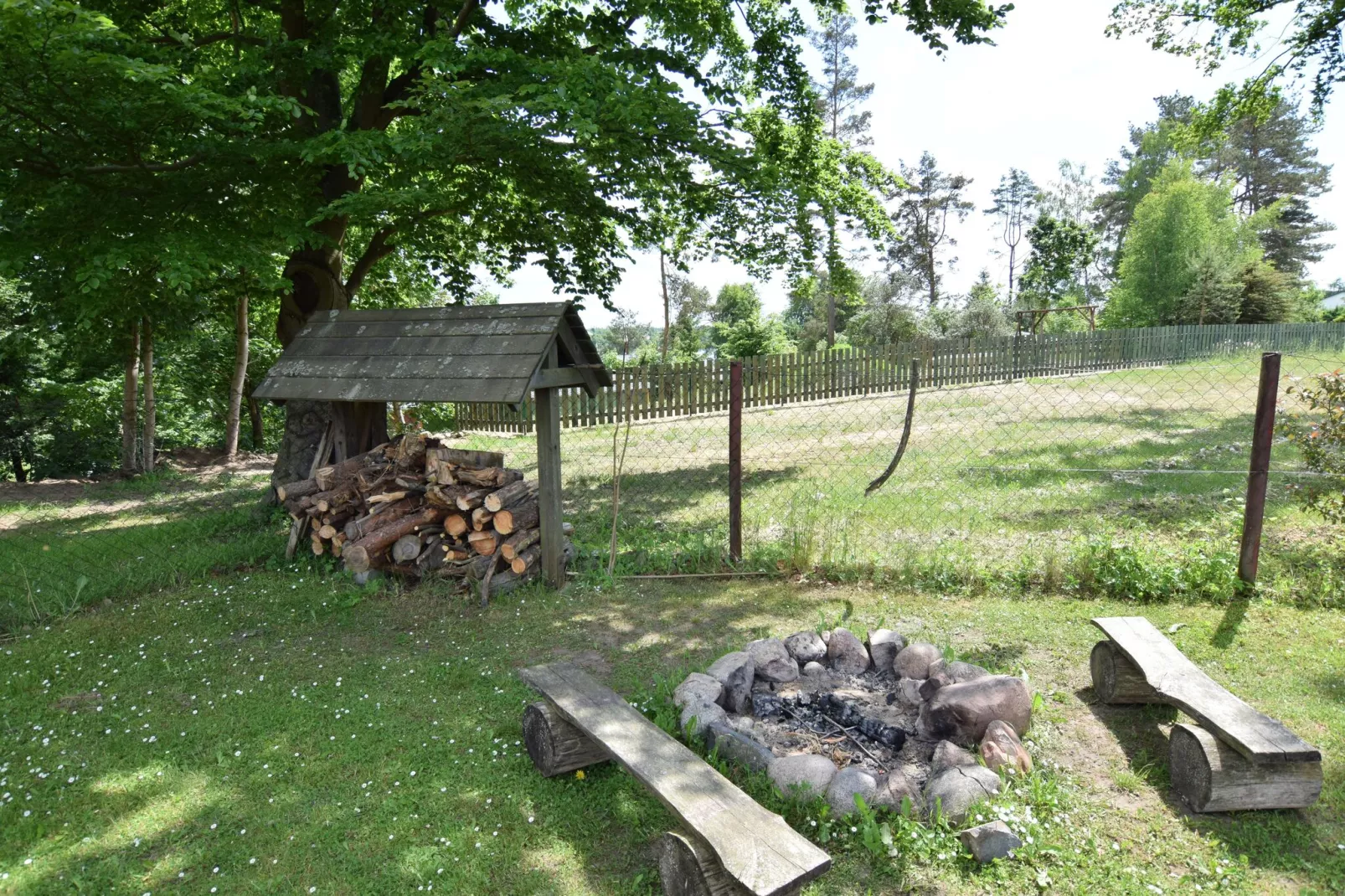 Dom nad jeziorem Mausz Parchowo-Gardens summer