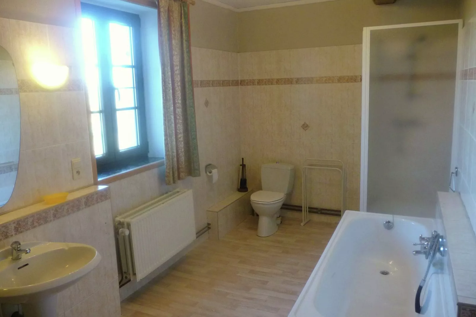 Maison Gimnée-Bathroom