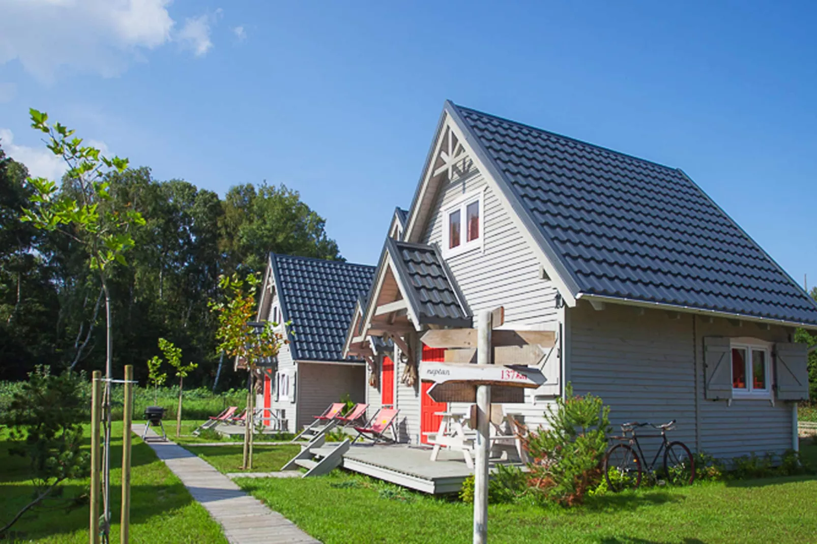 Sunny bungalow by the sea-Exterior summer