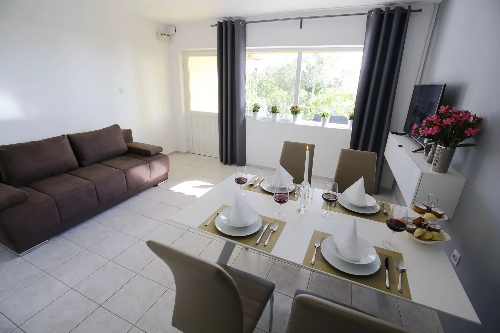 Villa Mediterano-Dining room