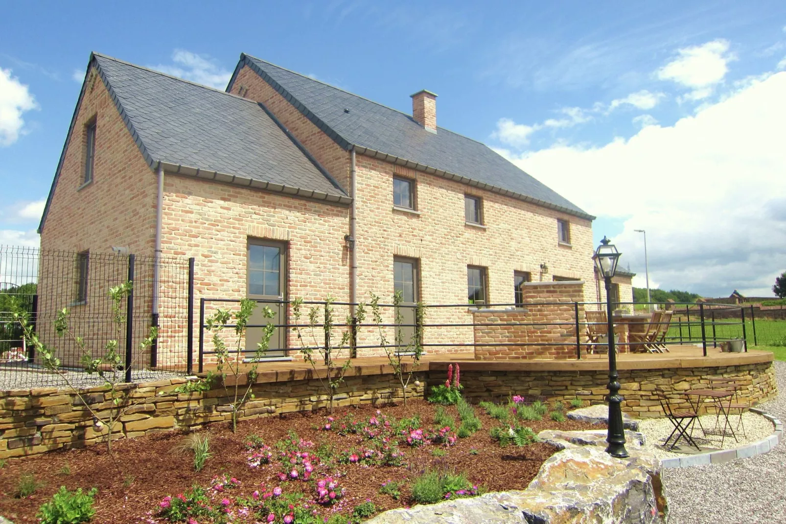 Au chant des grenouilles-Exterior summer
