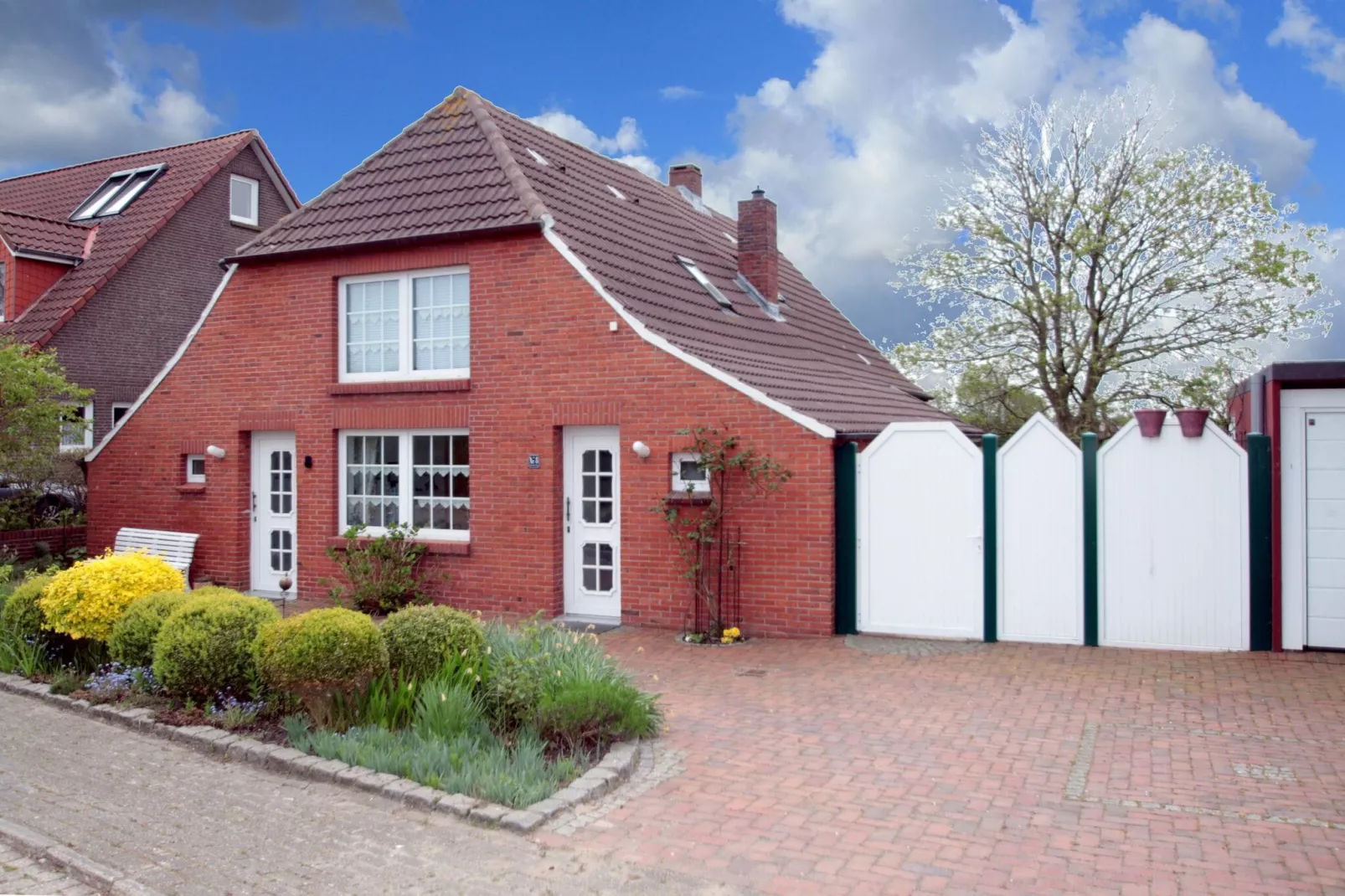 Ferienwohnung in Hilgenriedersiel-Exterior summer