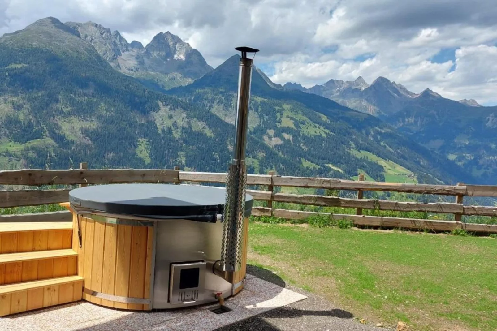 Chalet Die Sagritzerin-Gardens summer