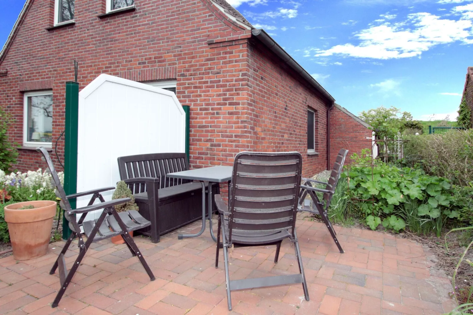 Ferienwohnung in Hilgenriedersiel-Terrace balcony