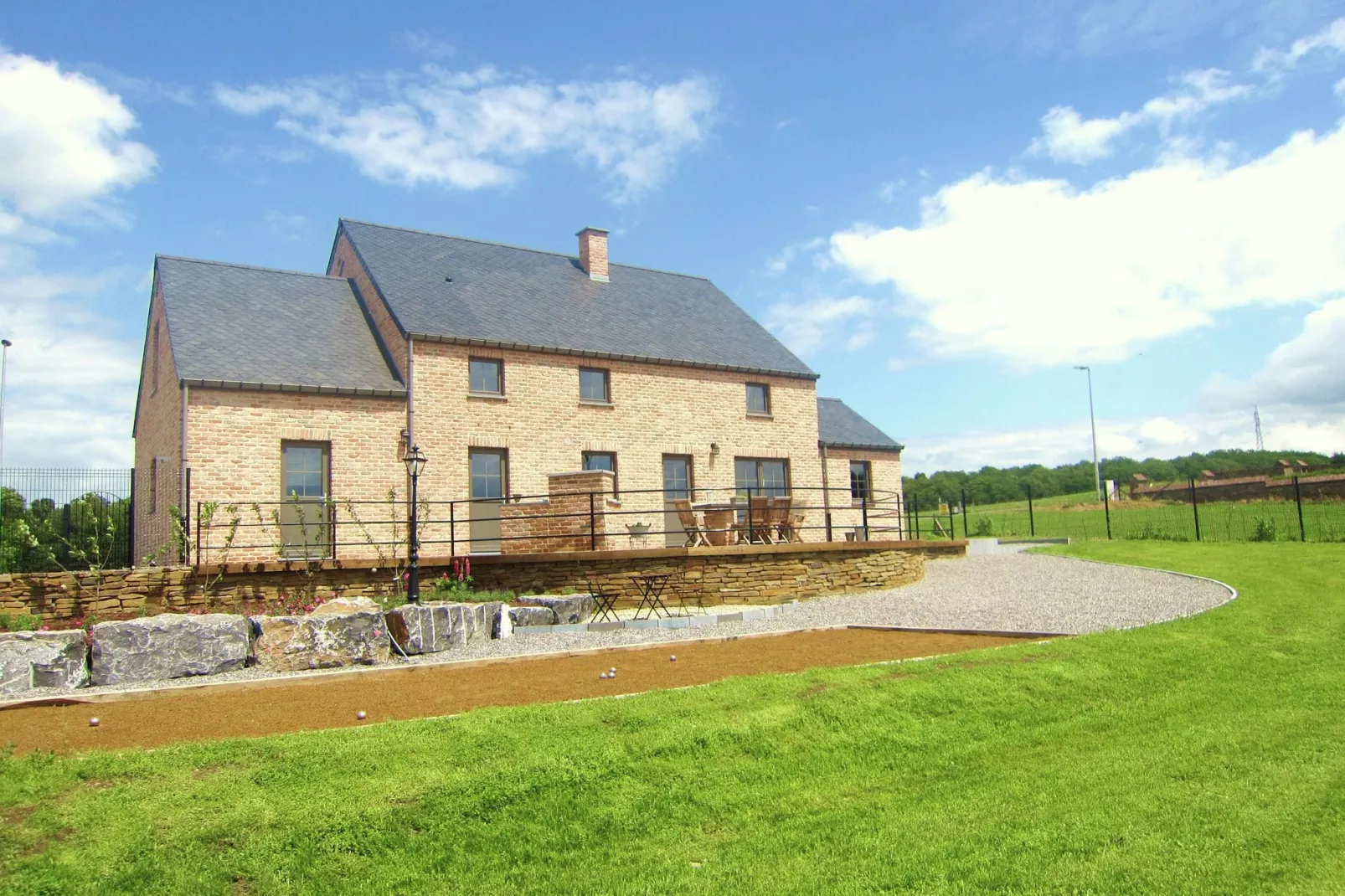 Au chant des grenouilles-Exterior summer