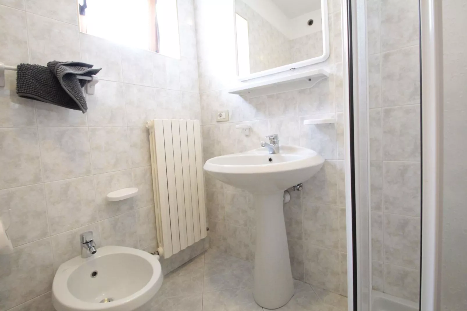 Grit-Bathroom