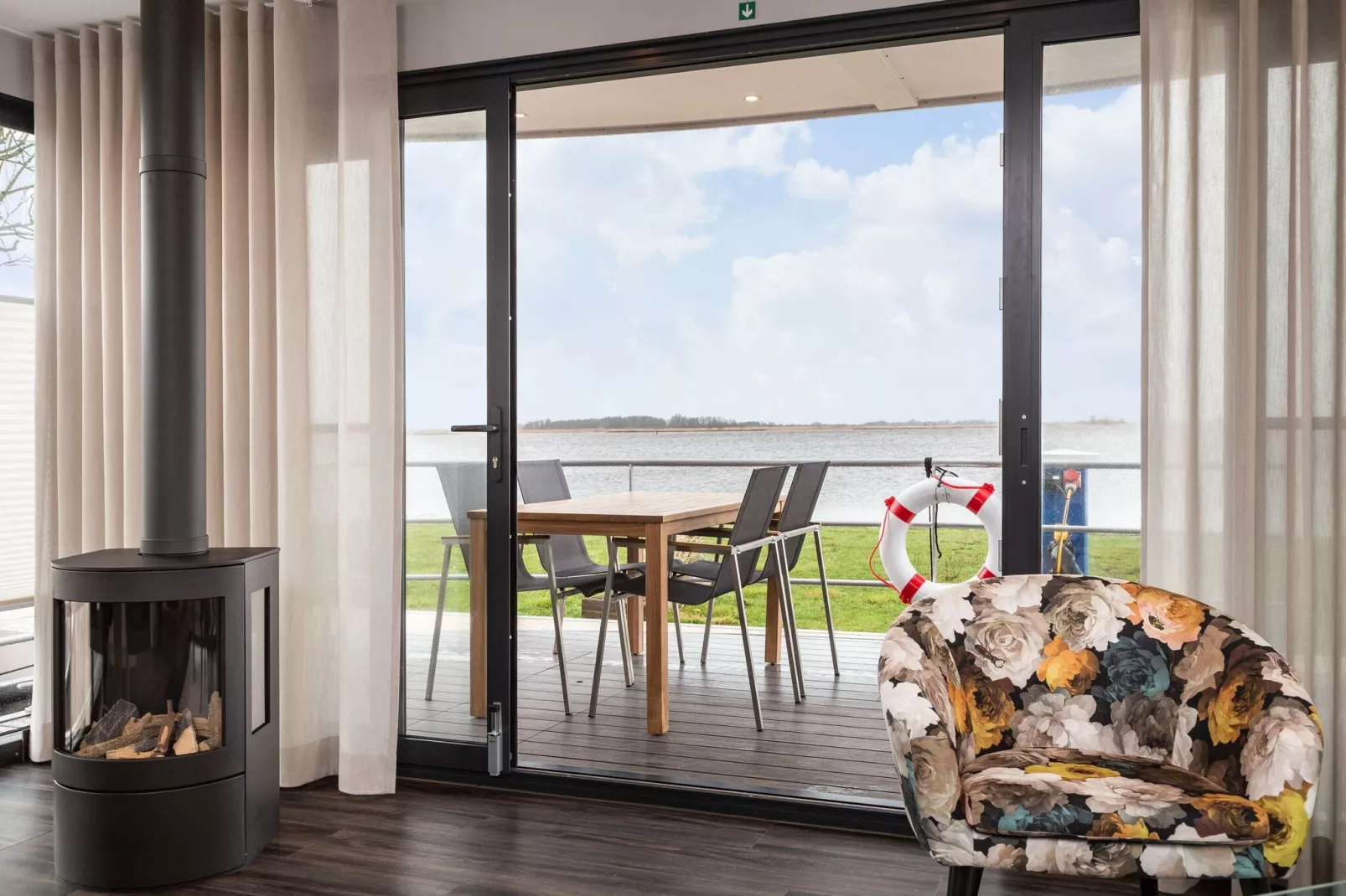 Houseboat Elysium met dakterras-Living room