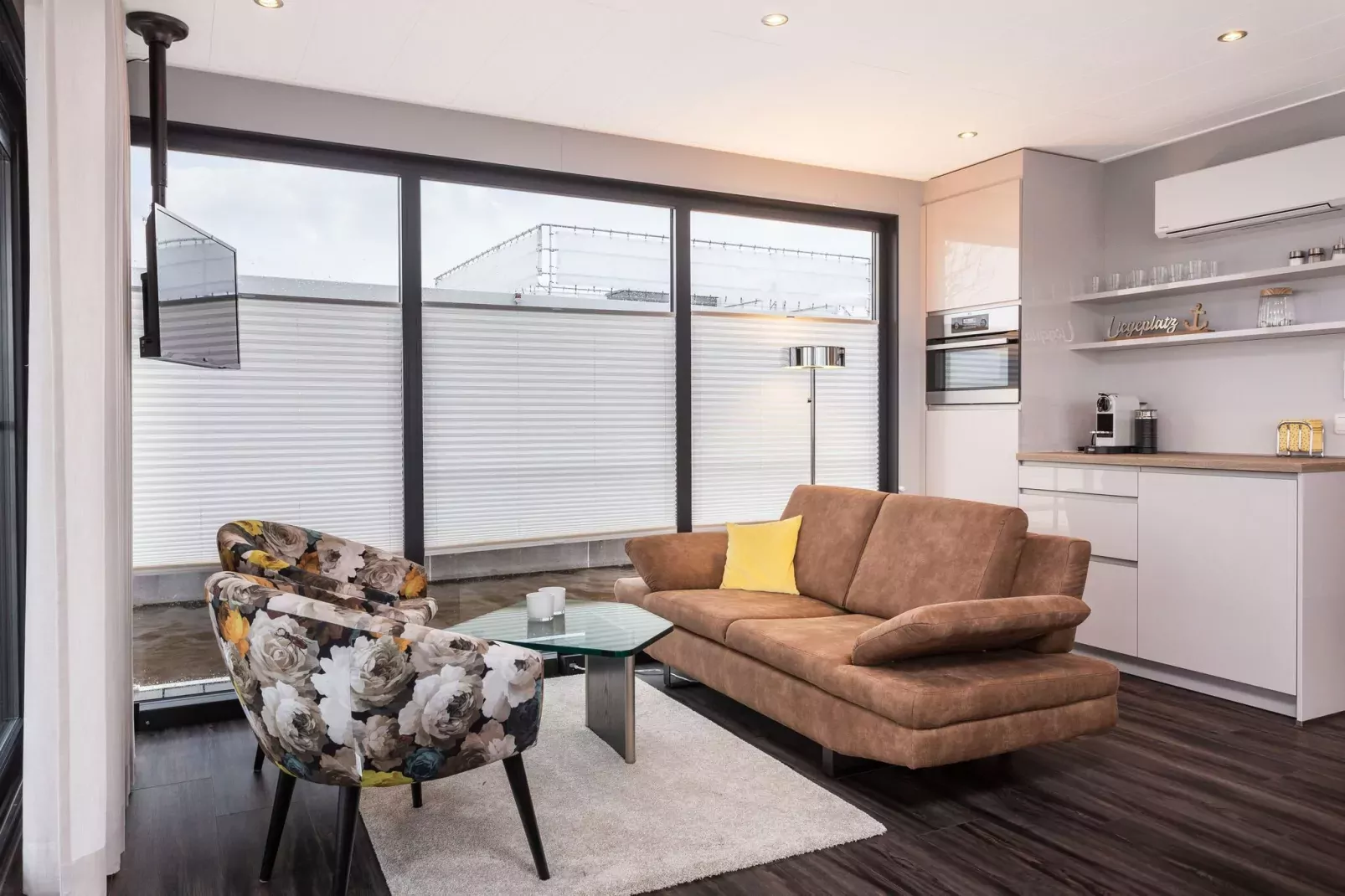 Houseboat Elysium met dakterras-Living room
