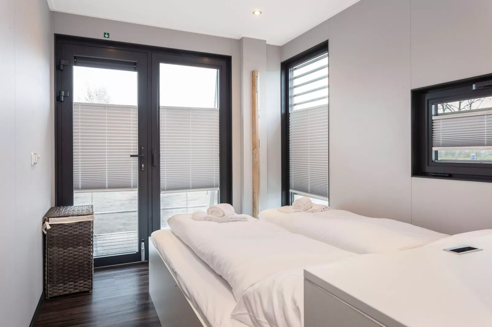 Houseboat Elysium met dakterras-Bedroom