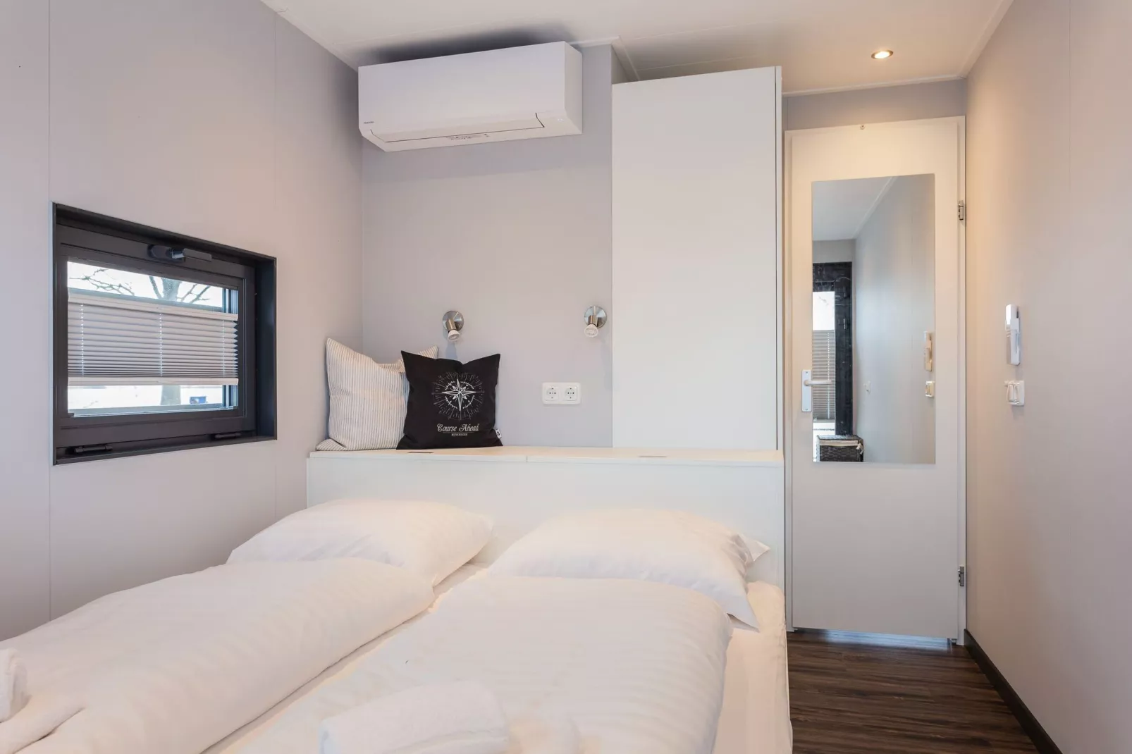 Houseboat Elysium met dakterras-Bedroom