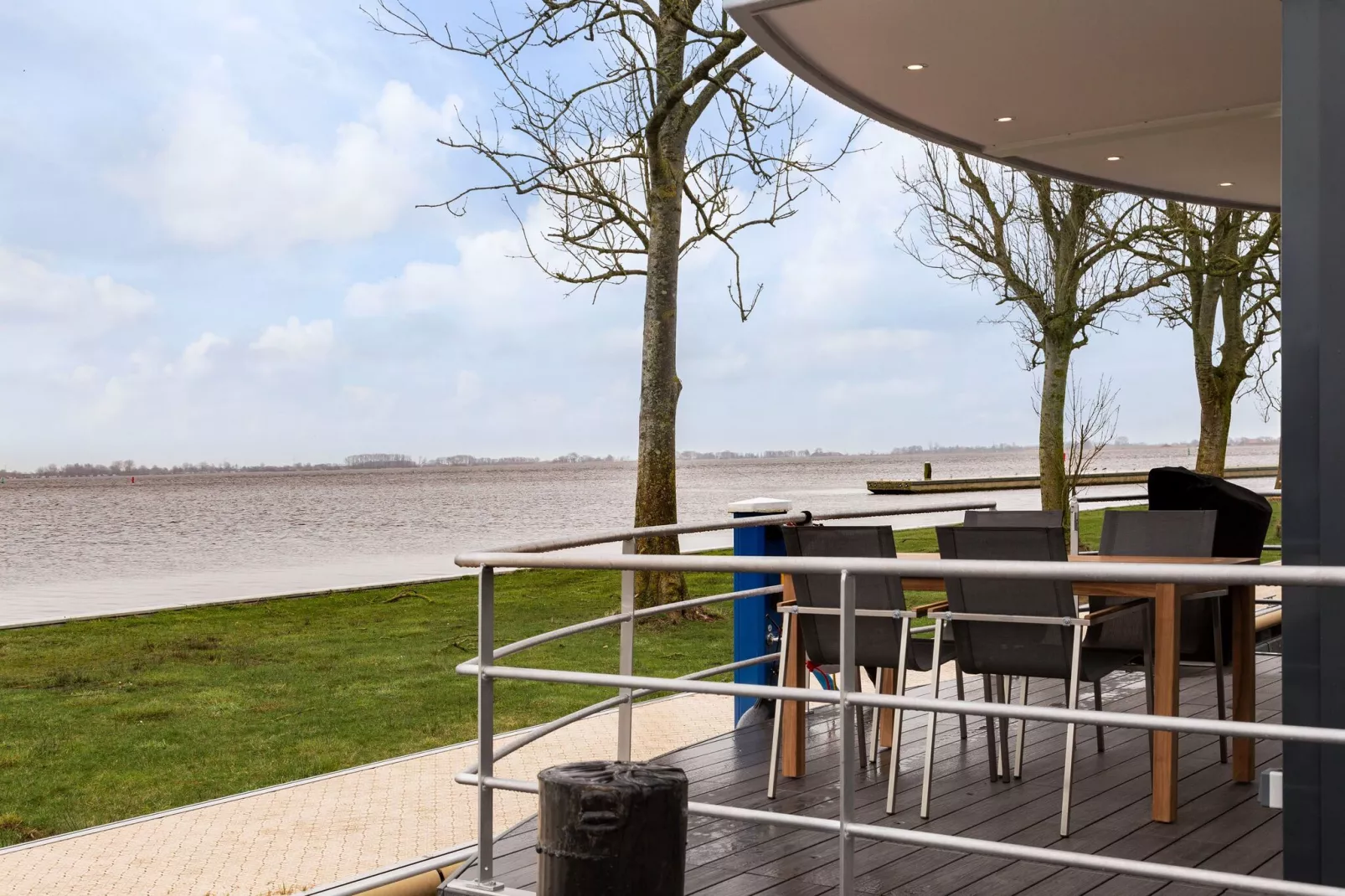Houseboat Elysium met dakterras-Terrace balcony