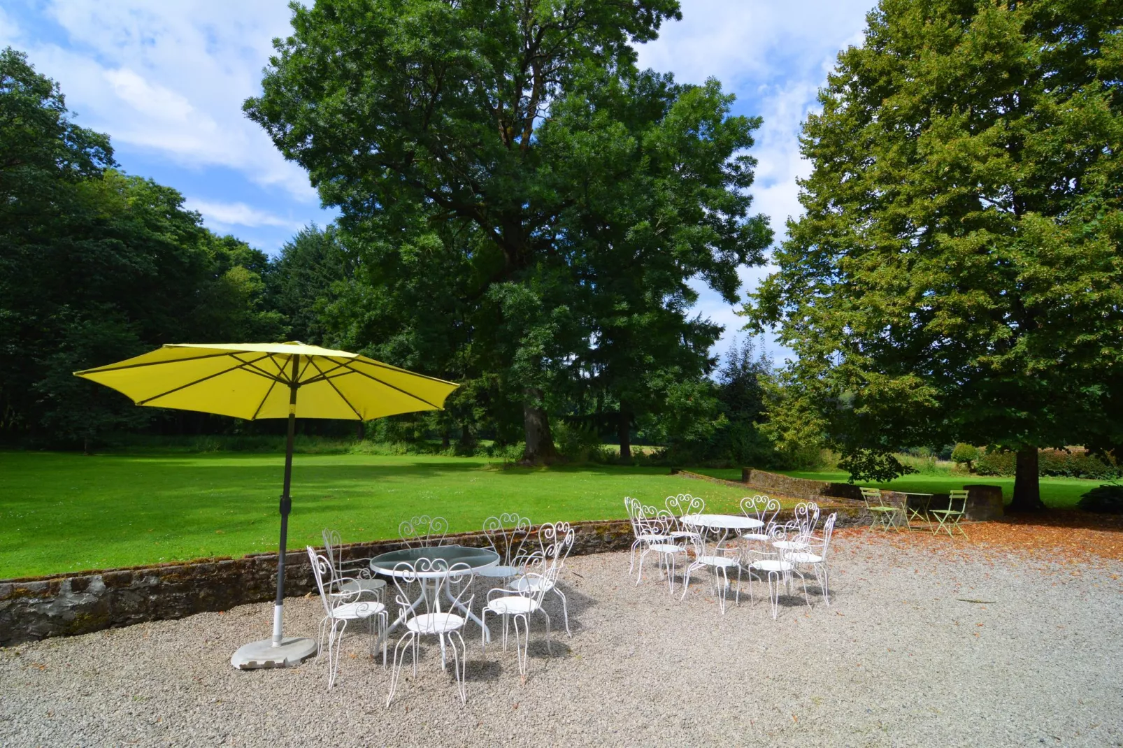 Nuts Castle-Gardens summer