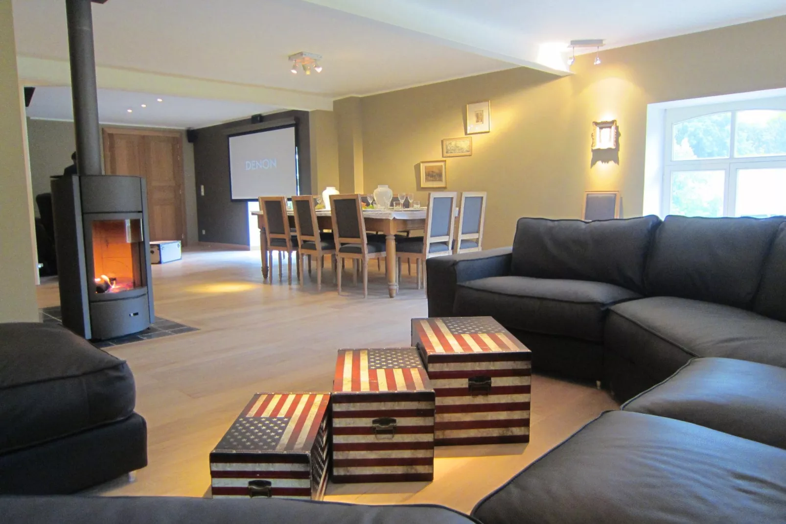 Nuts Castle-Living room