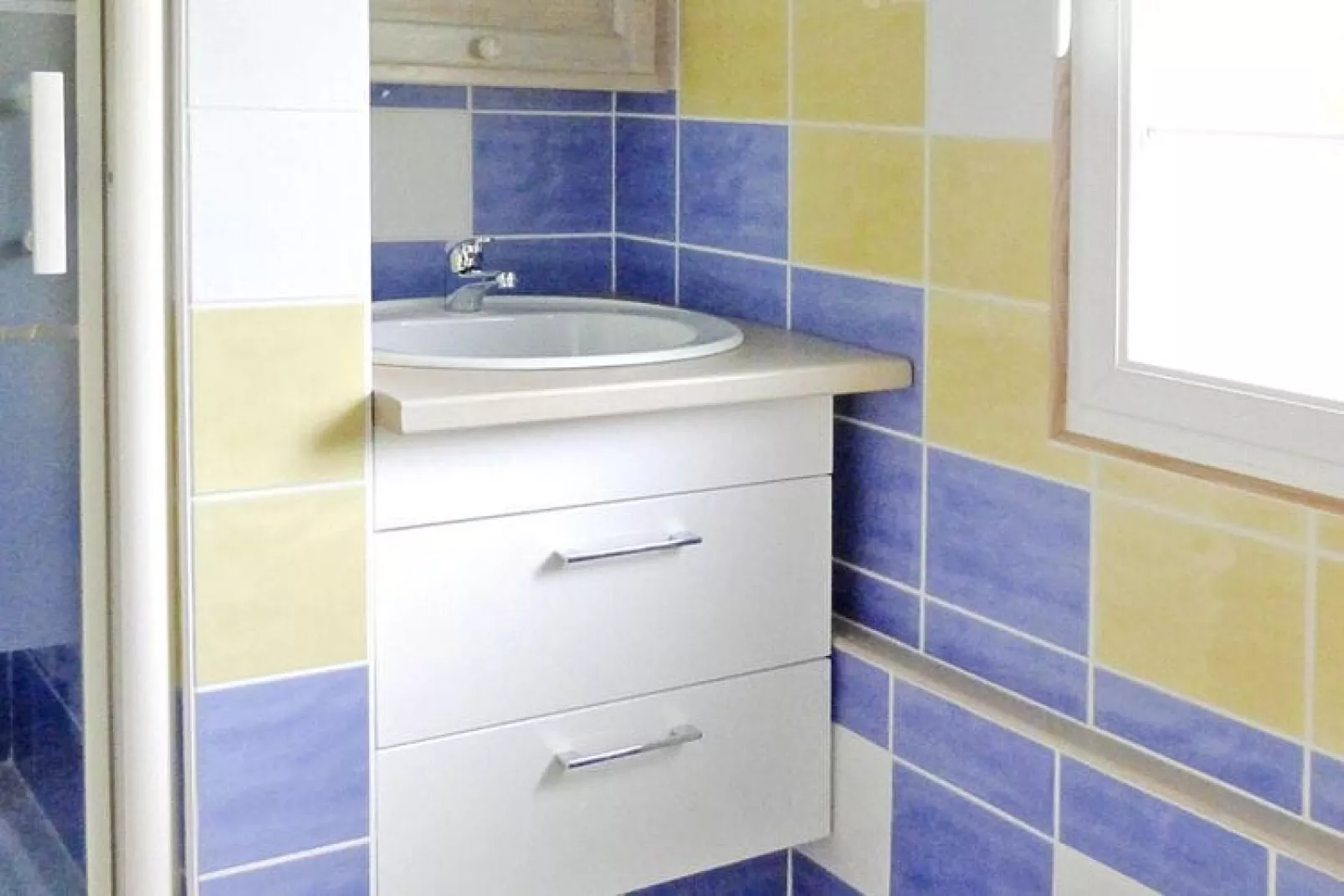 Semi-detached house Crasville-la-Rocquefort-Bathroom