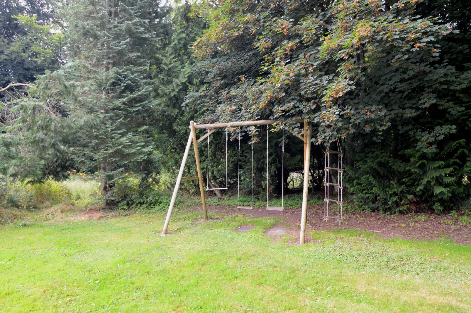 Nuts Castle-Gardens summer