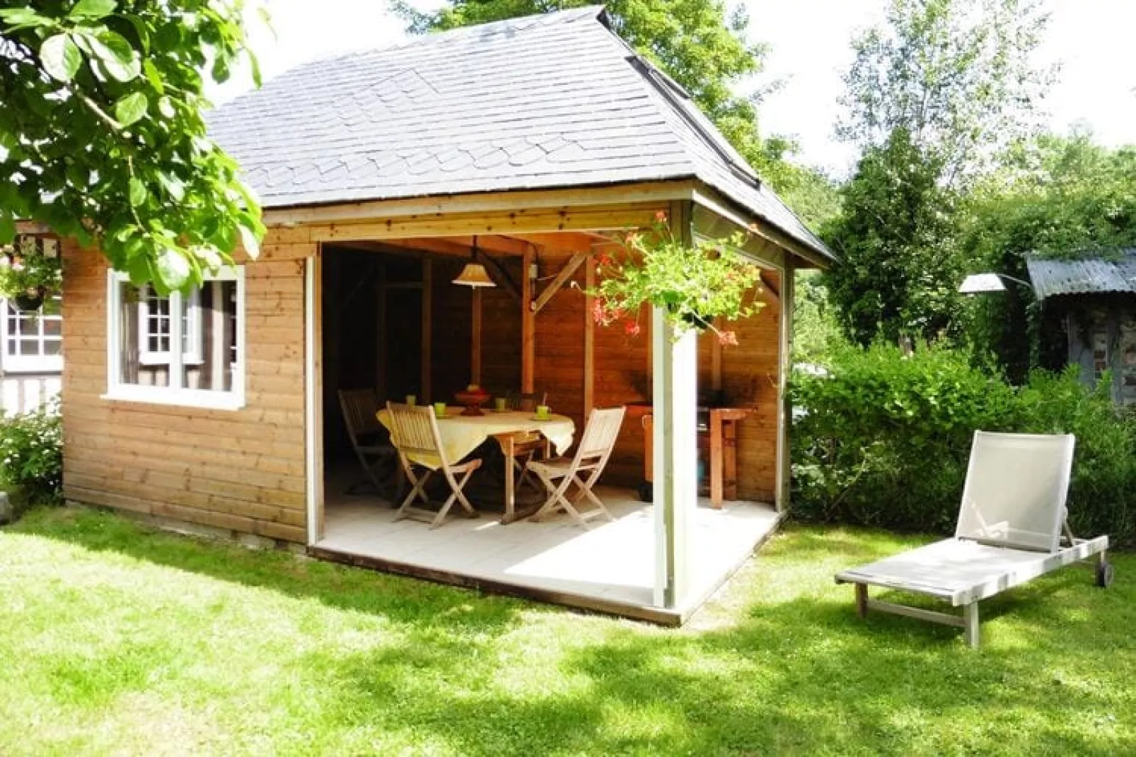 Semi-detached house Crasville-la-Rocquefort-Garden winter