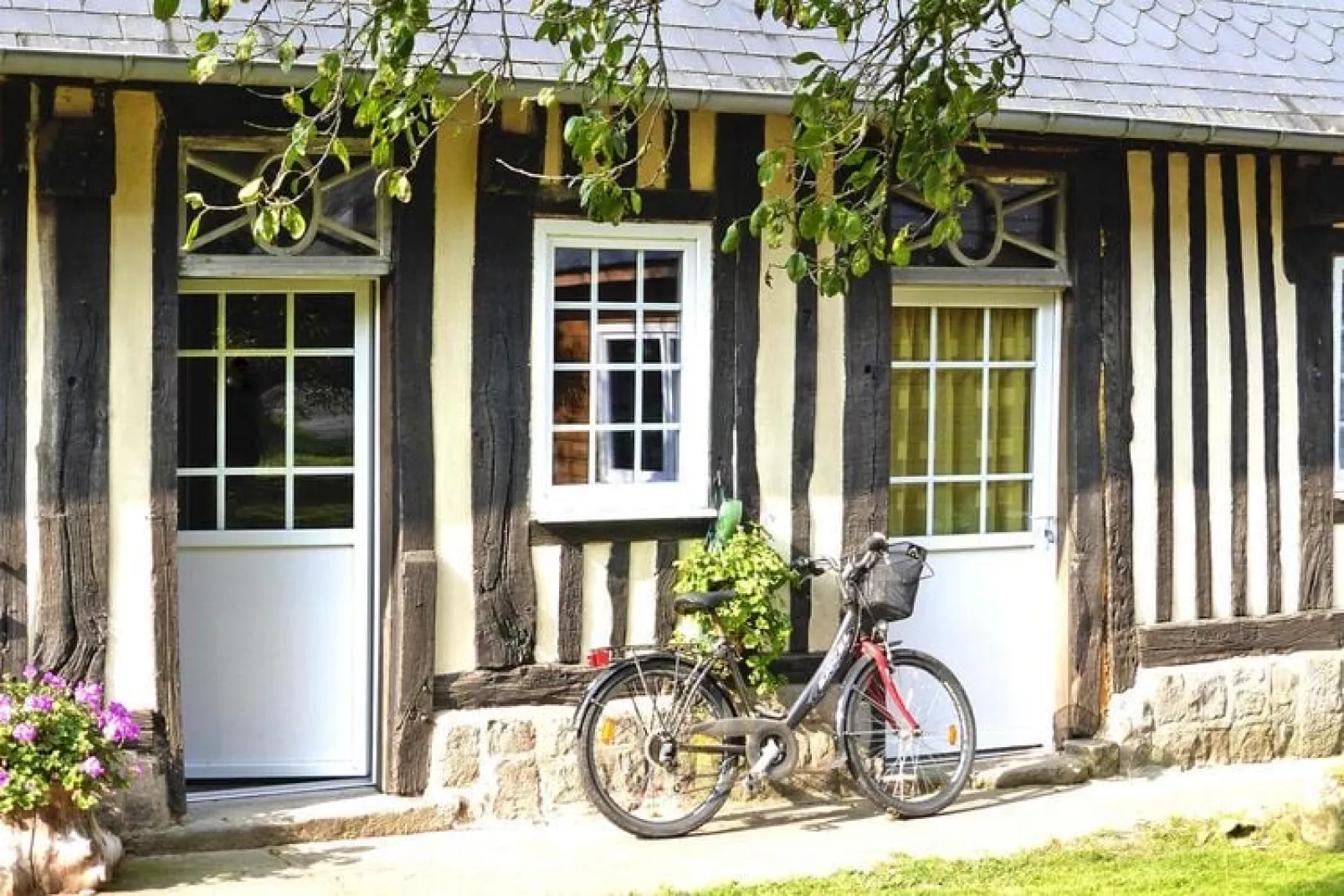 Semi-detached house Crasville-la-Rocquefort-Exterior summer