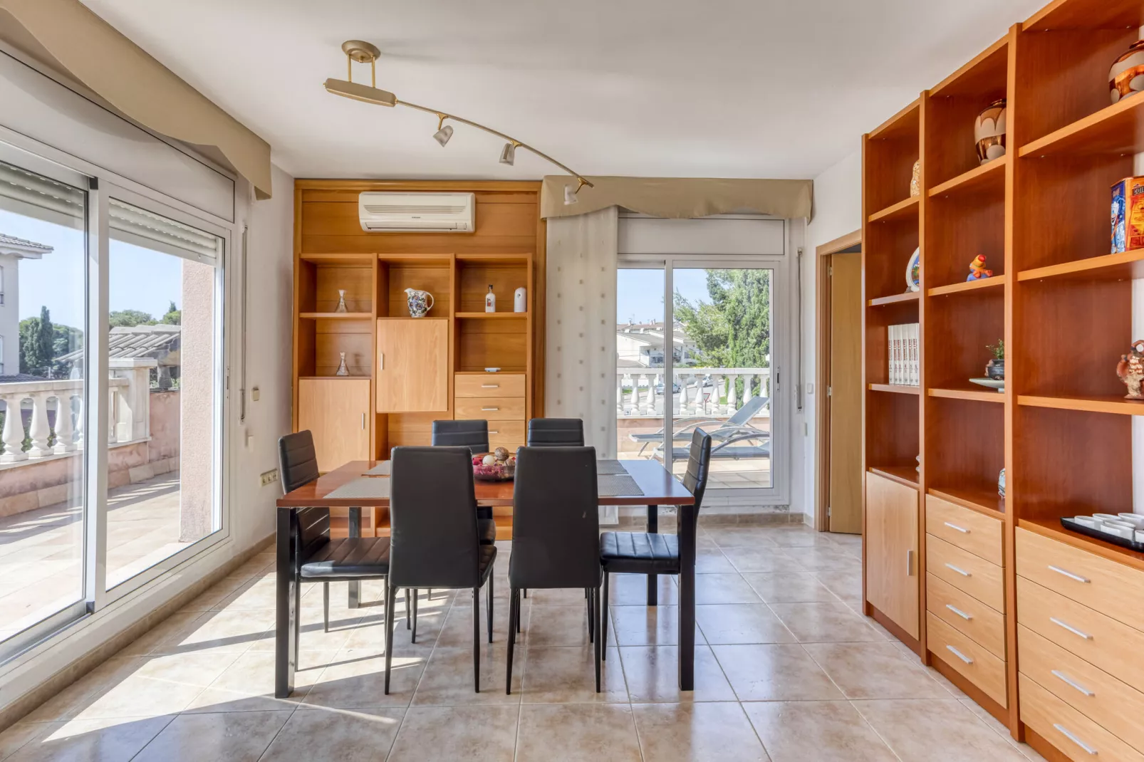 Casa Ausias-Dining room