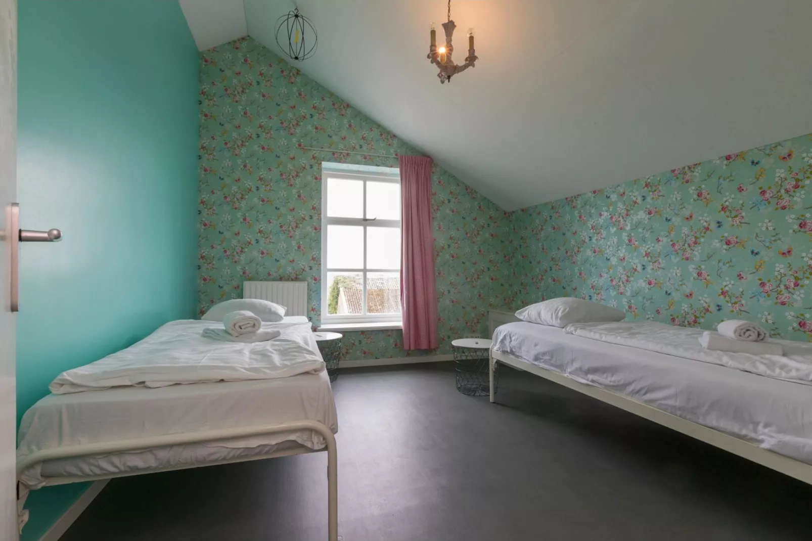 Appartement - Kon Emmaweg 6  Vrouwenpolder bovenapp-Bedroom