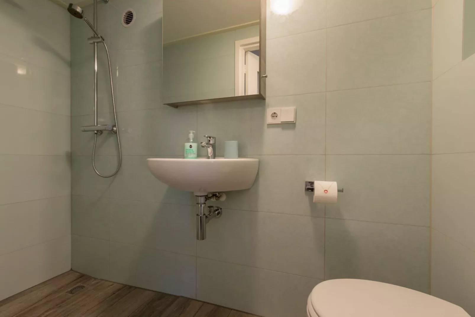 Appartement - Kon Emmaweg 6  Vrouwenpolder bovenapp-Bathroom