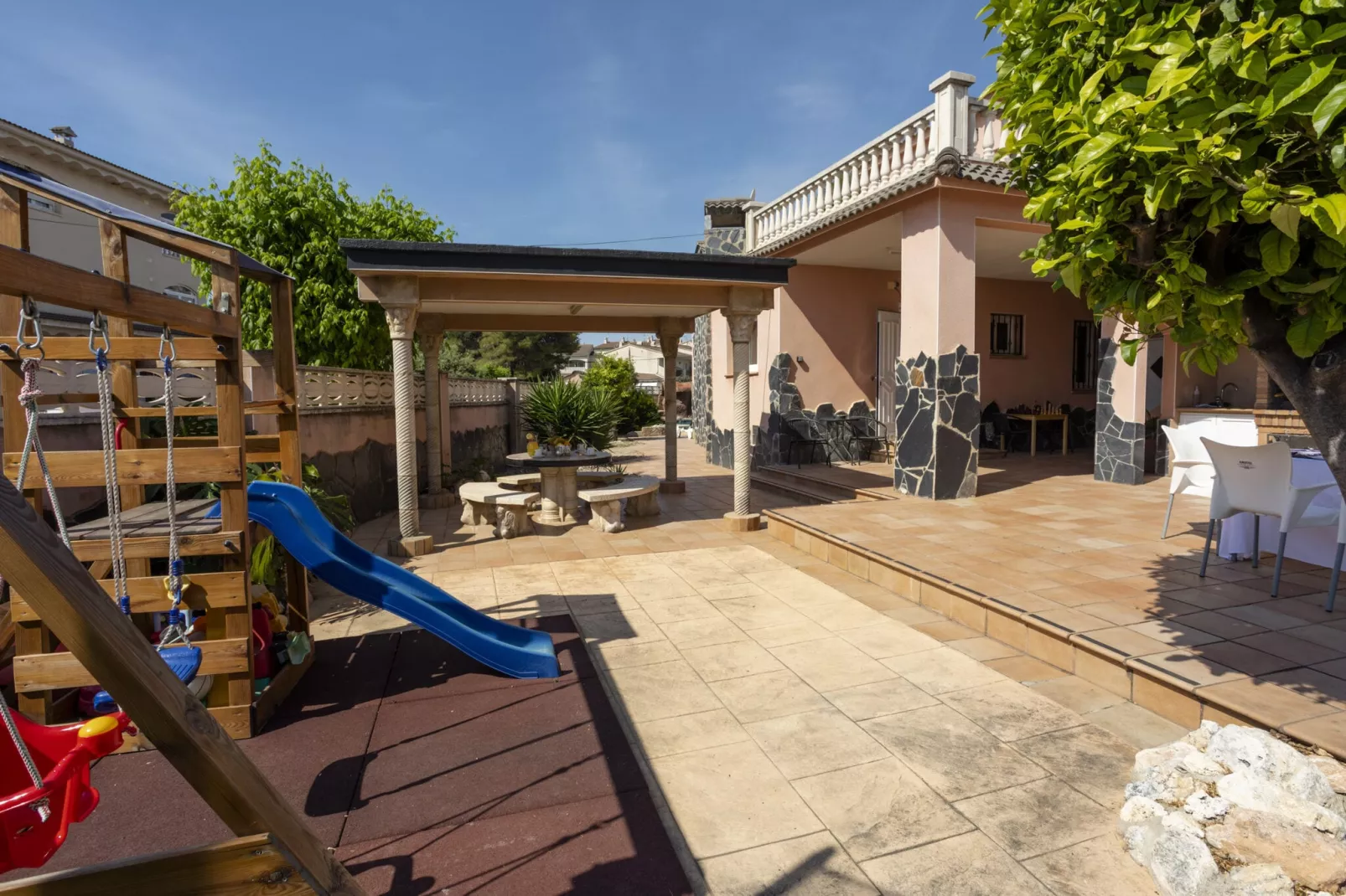 Casa Ausias-Gardens summer