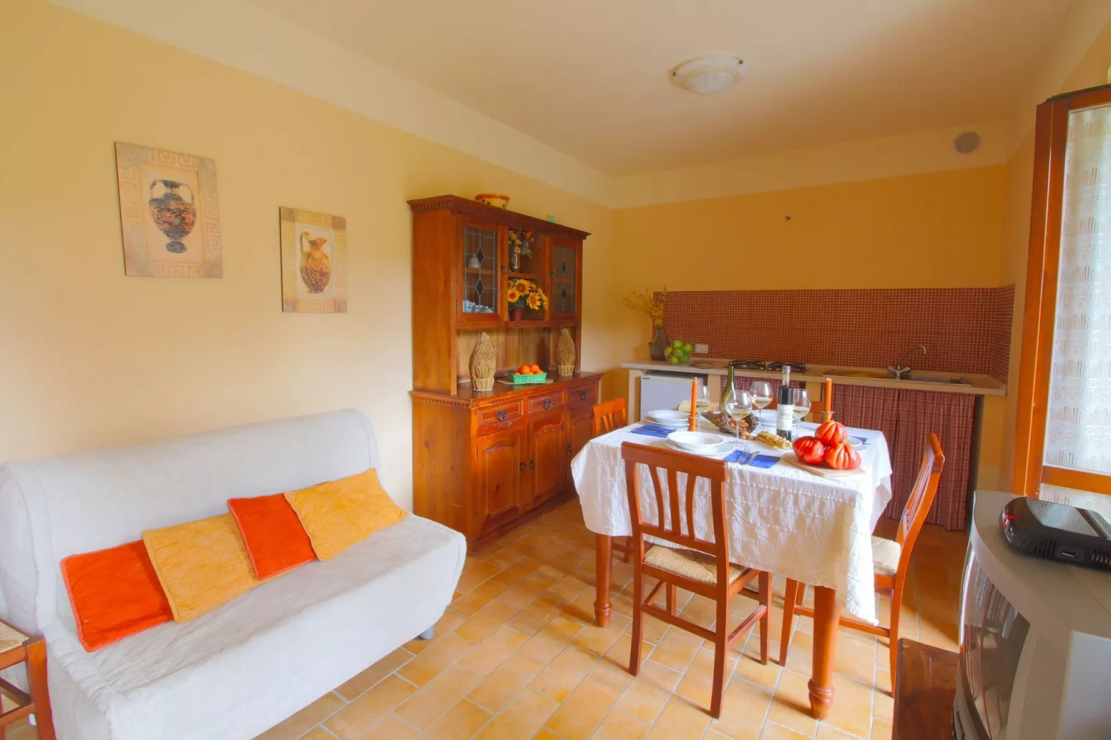 Orzo-Living room