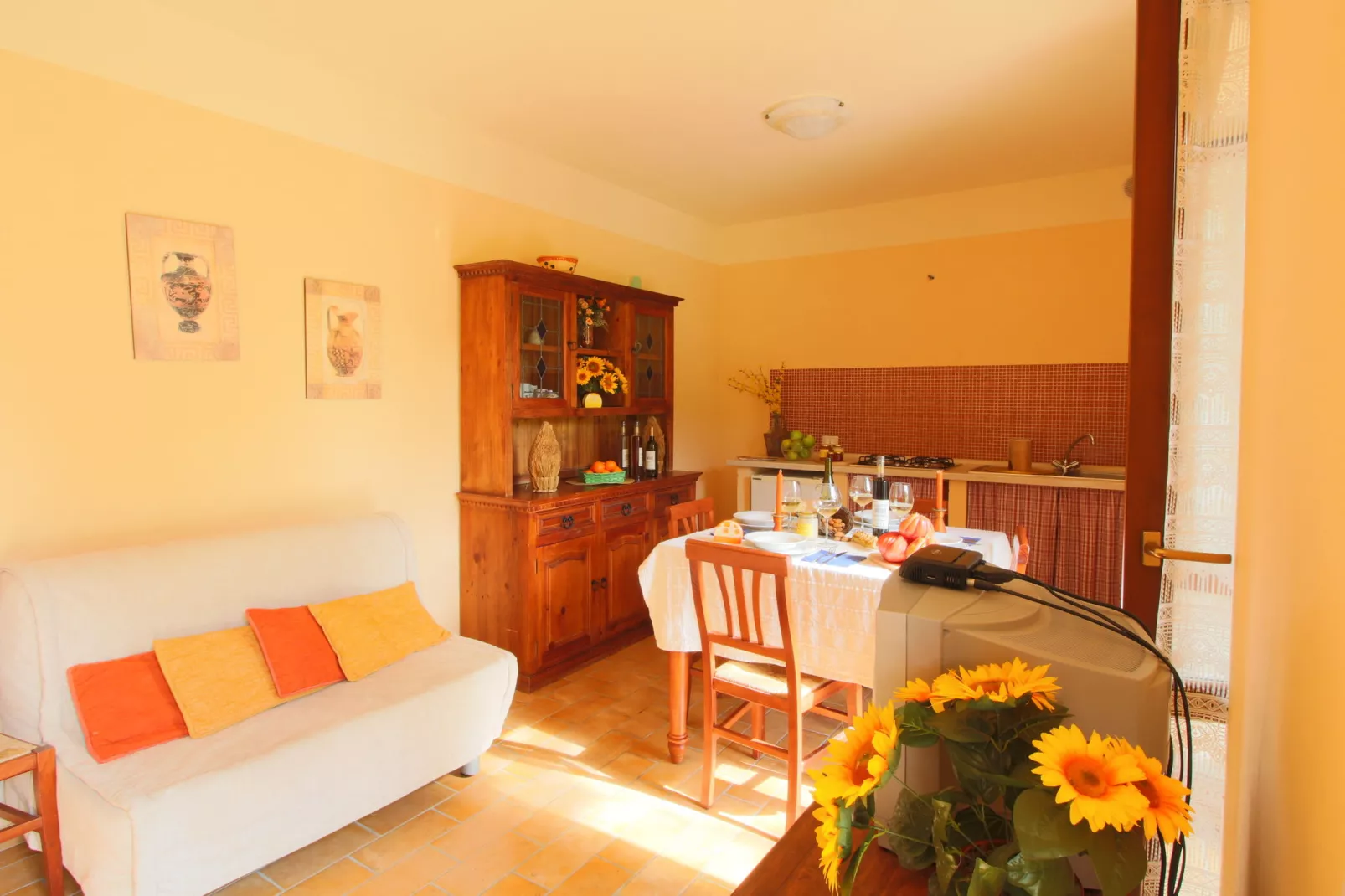 Orzo-Living room