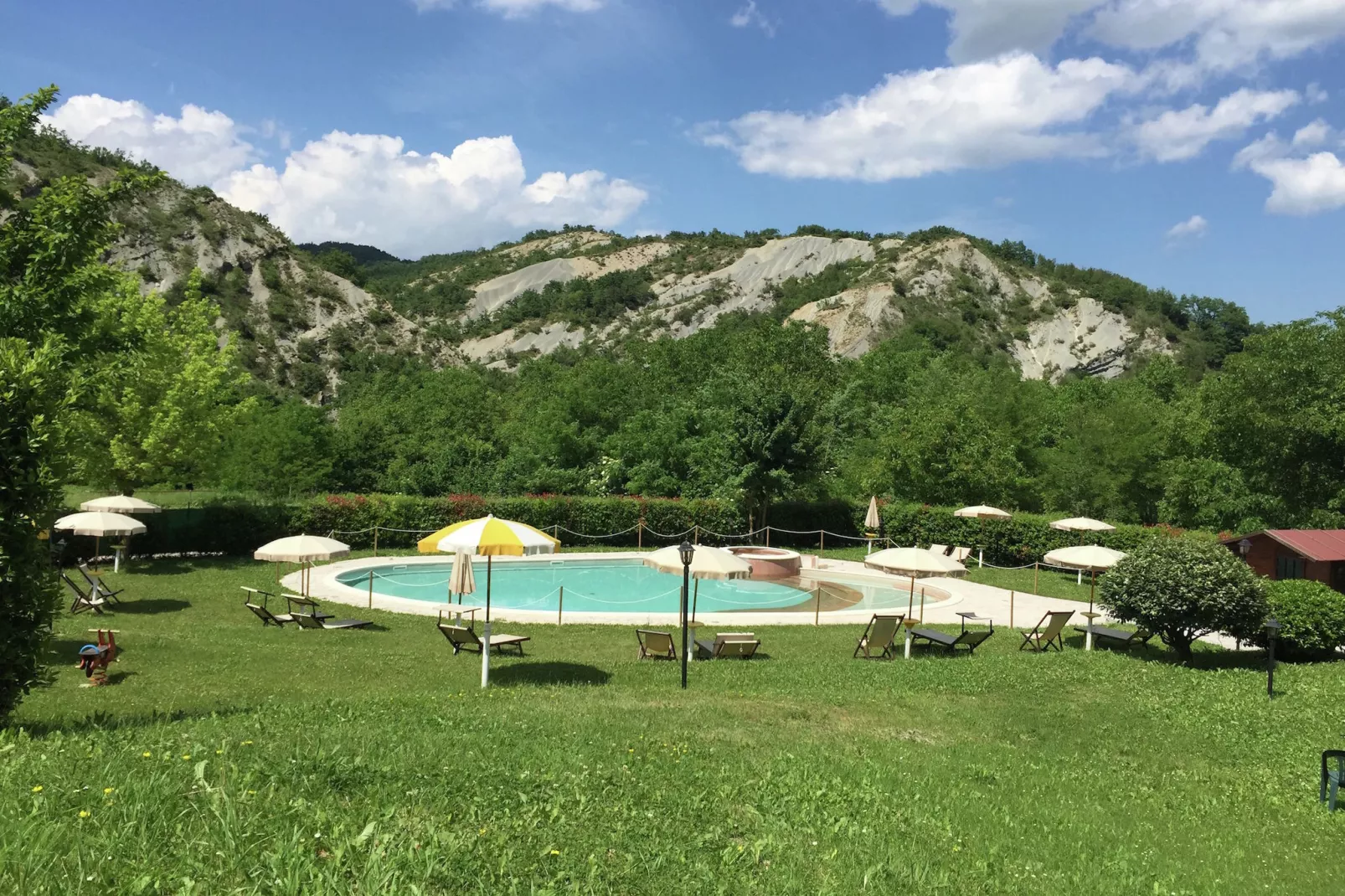 Rosa Gialla-Pool