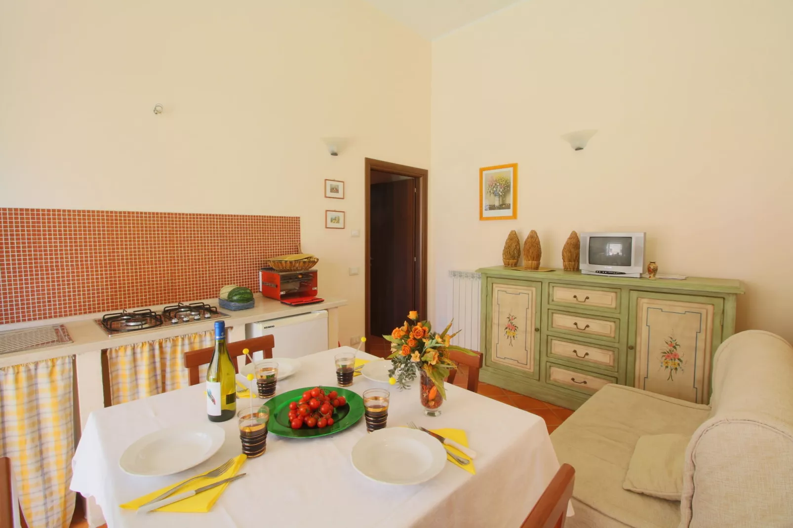 Rosa Gialla-Dining room