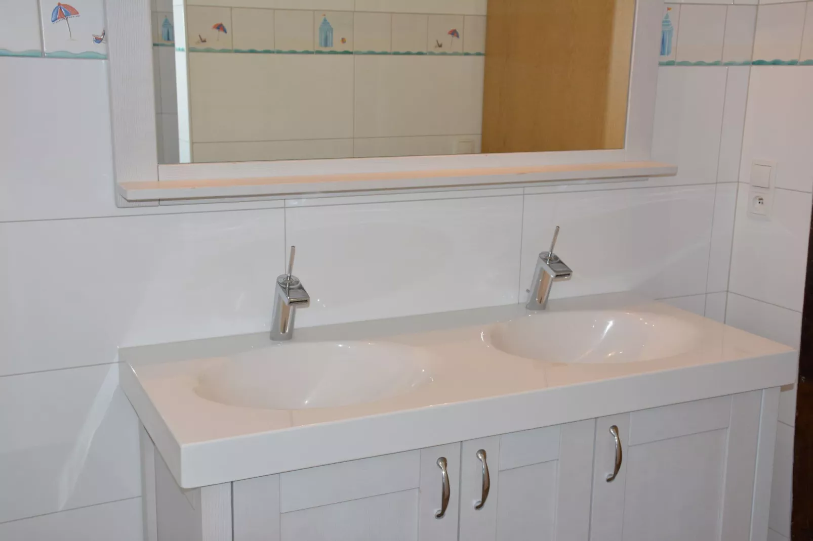 Aux Hirondelles-Bathroom