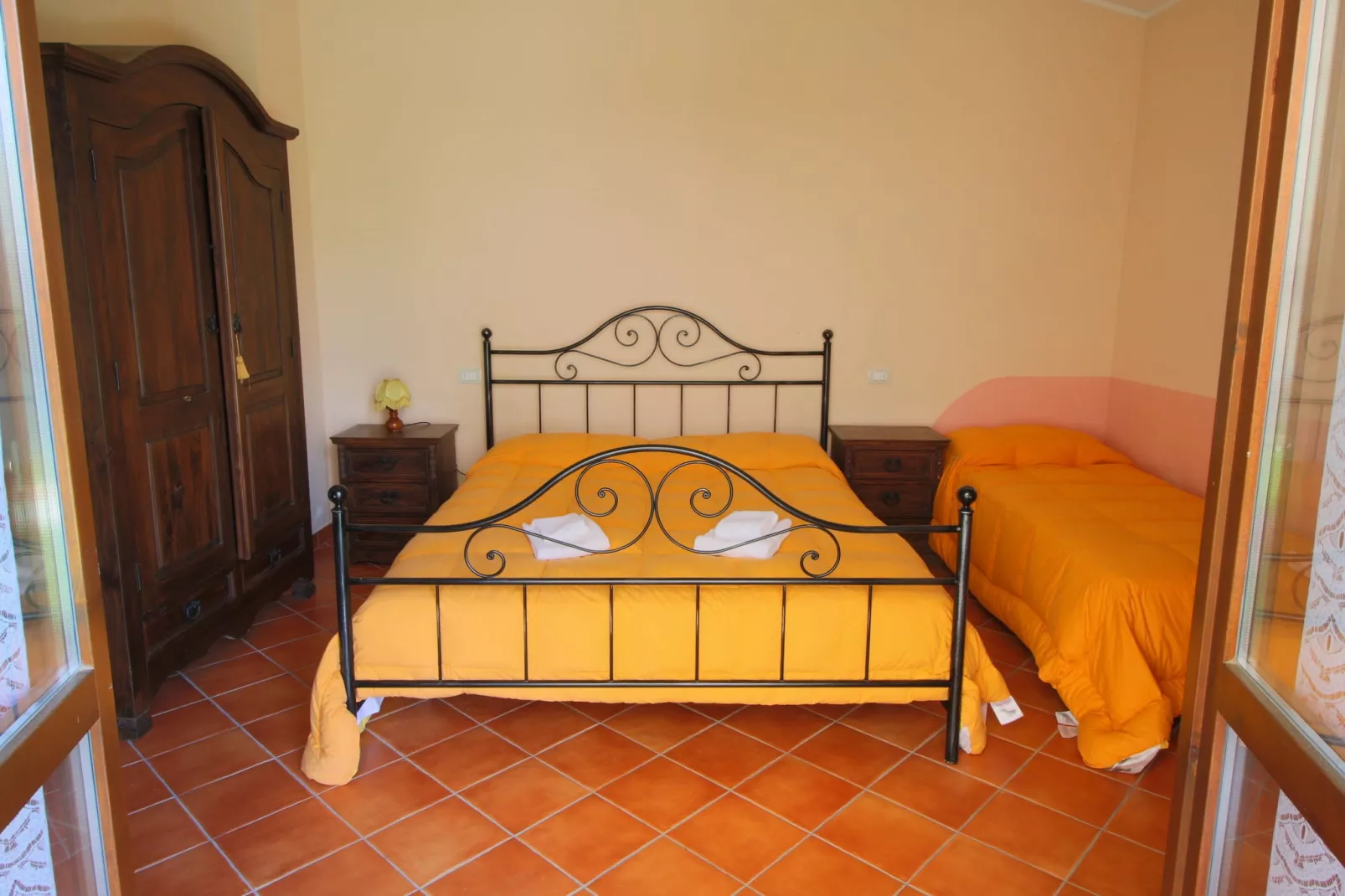 Rosa Gialla-Bedroom