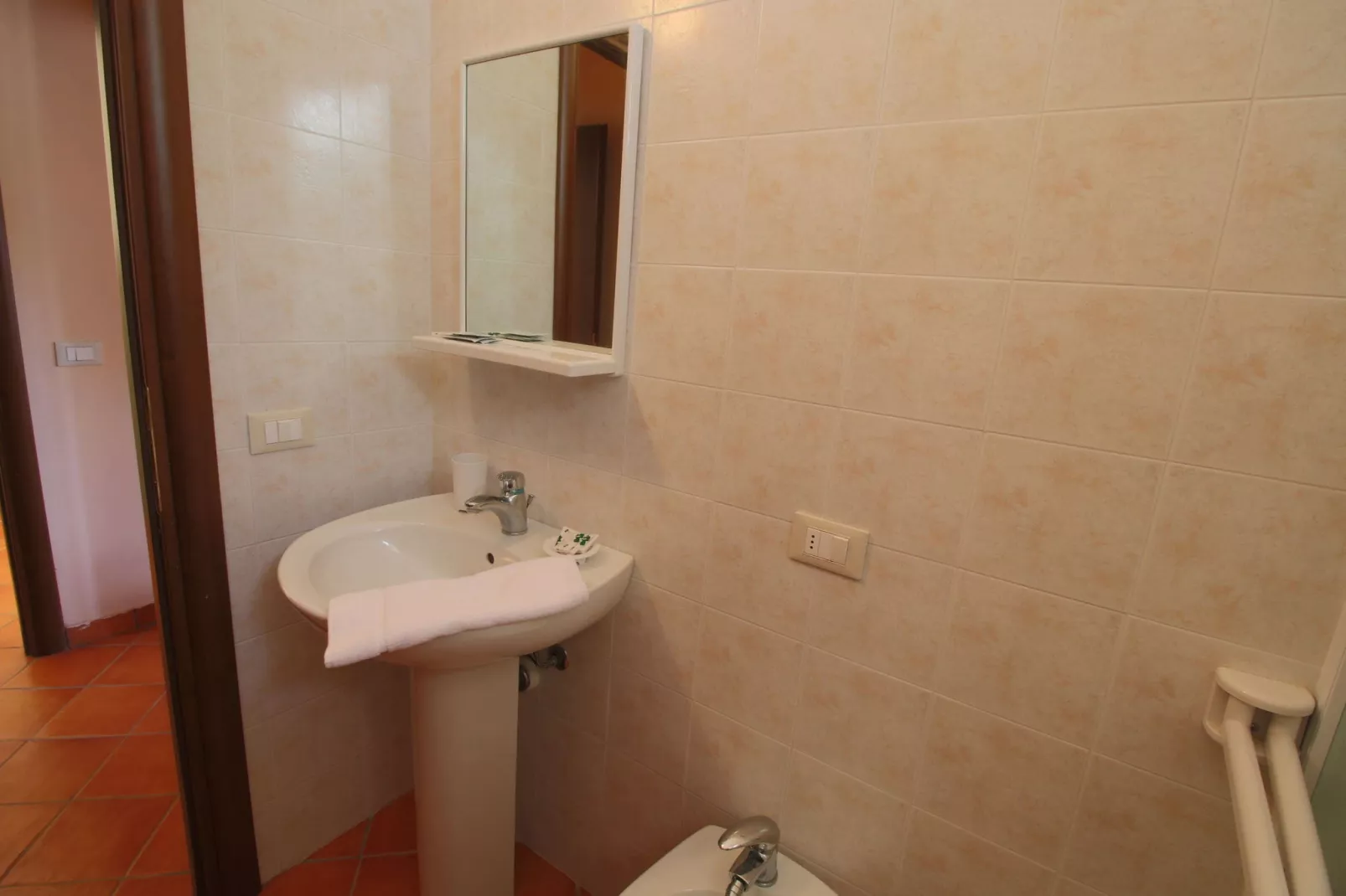 Rosa Gialla-Bathroom