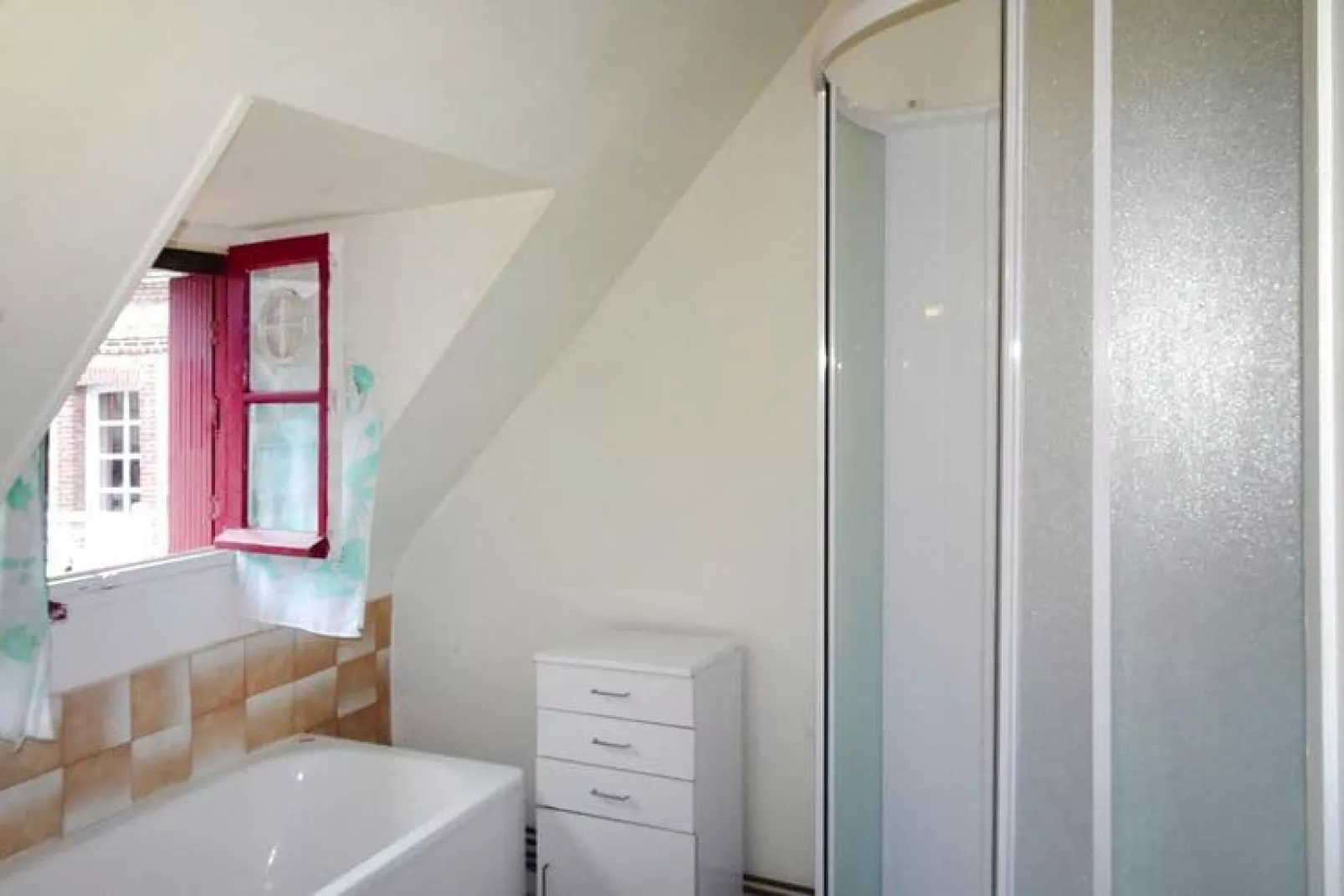 Semi-detached house Etretat-Badezimmer